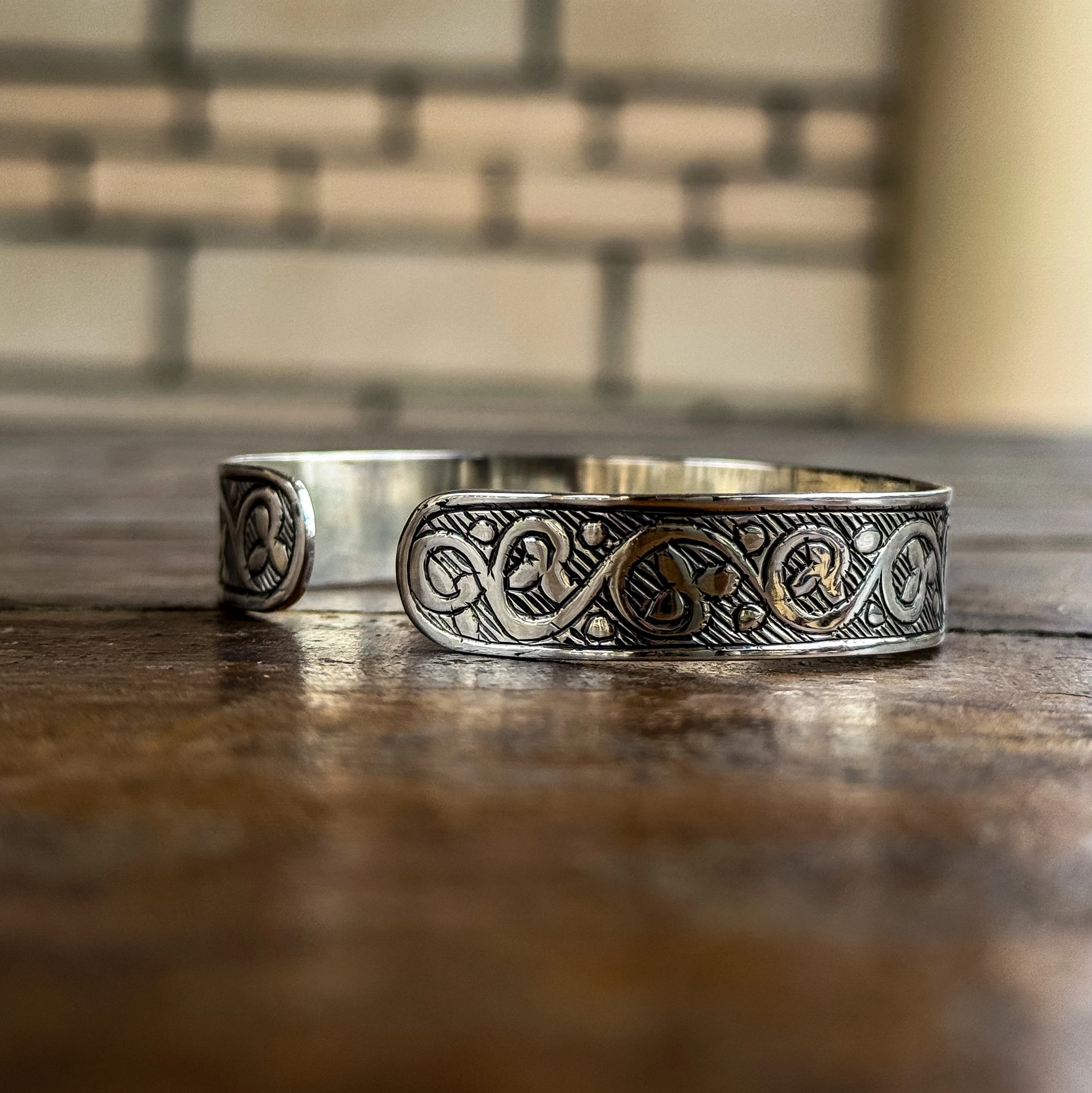 ''RÛMİ'' Kalem İşcilikli 925 Ayar Gümüş Bileklik