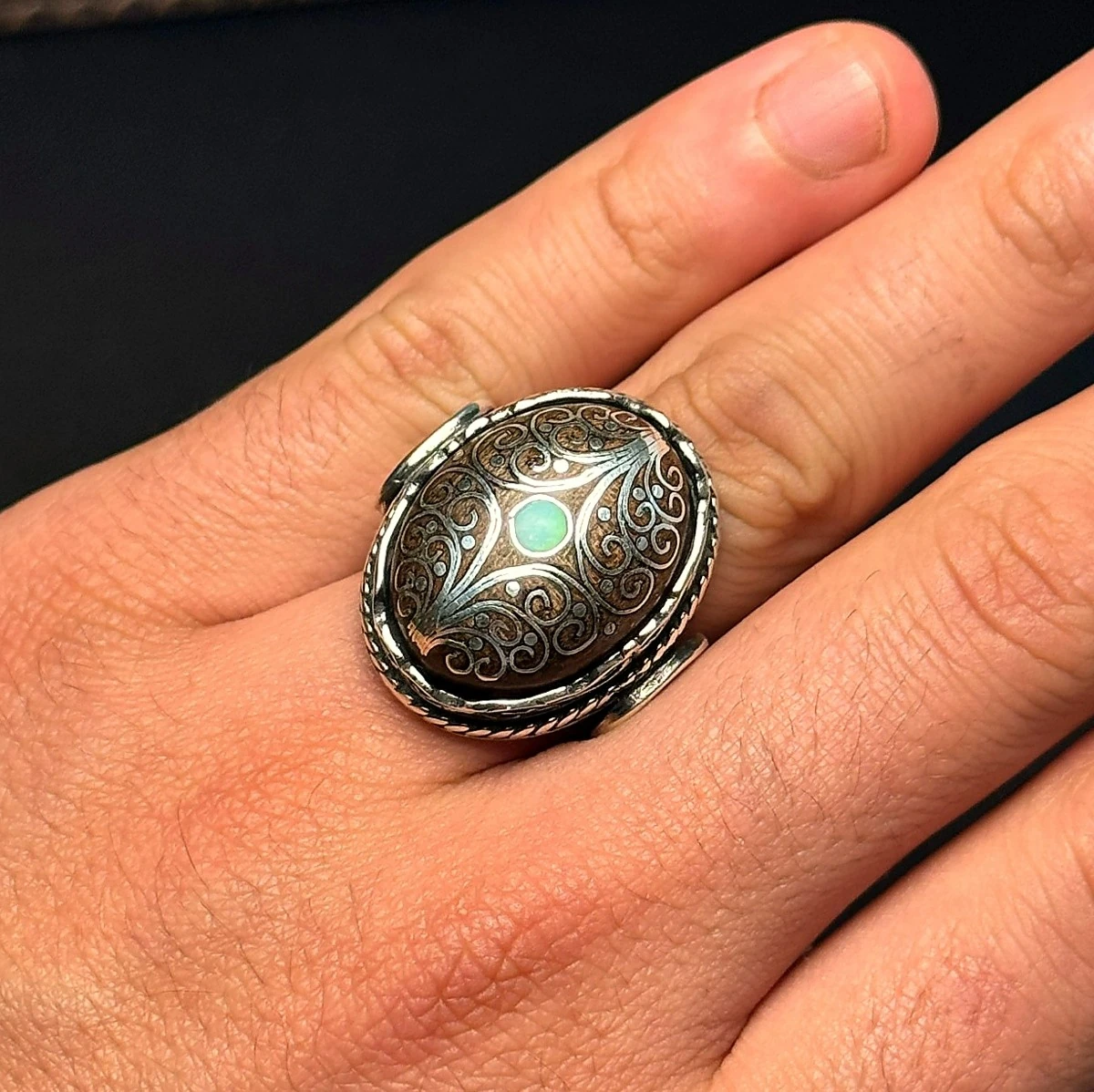 Eski Usul Telkari Ceviz Ağacı Üzerine 1000 Ayar Gümüş ve Opal Kakmalı 925 Ayar Gümüş Yüzük