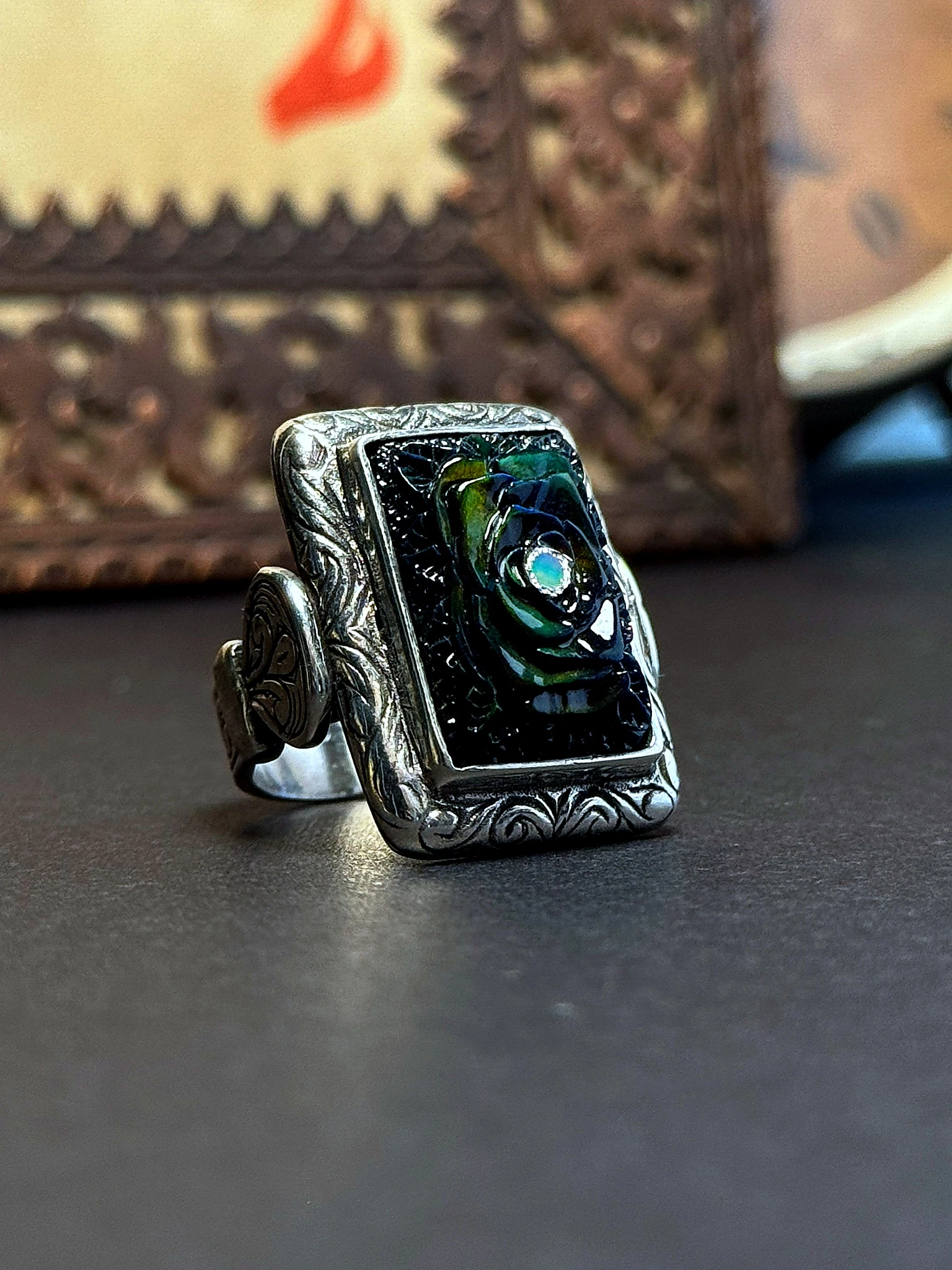 Oyma İşçilikli Siyah Opal Taşlı Dikdörtgen Model 925 Ayar Gümüş Yüzük