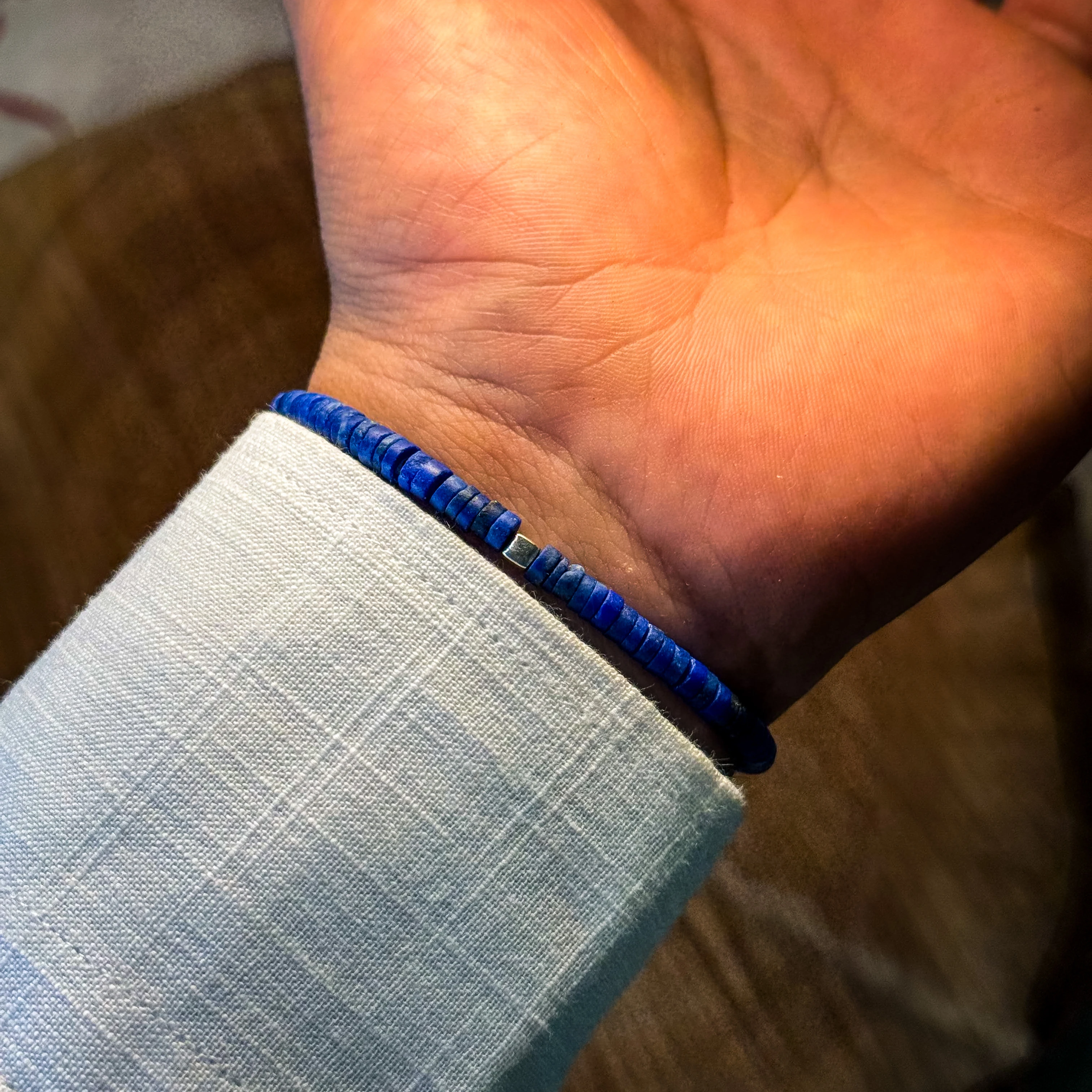 El İşçiliği Gravür Desenli Lapis Lazuli Doğaltaş Bileklik – Doğal & Özgün