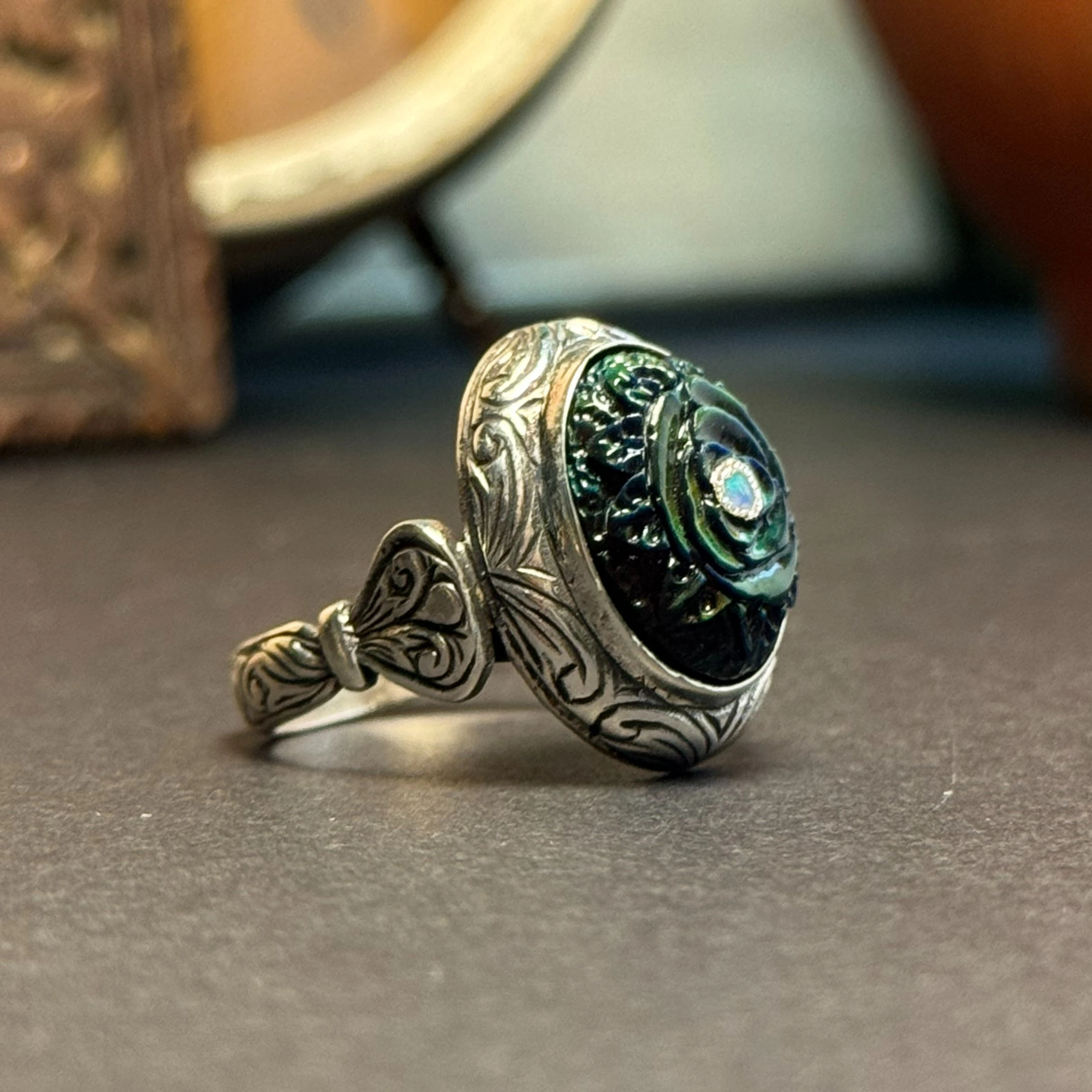 Oyma İşçilikli Siyah Opal Taşlı 925 Ayar Gümüş Yüzük