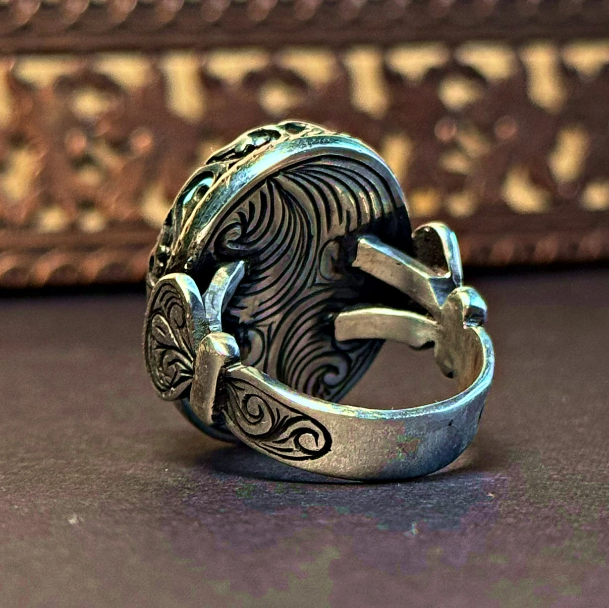 Beyaz Opal Oyma Nakkaş İşçiliği 925 Ayar Gümüş Yüzük