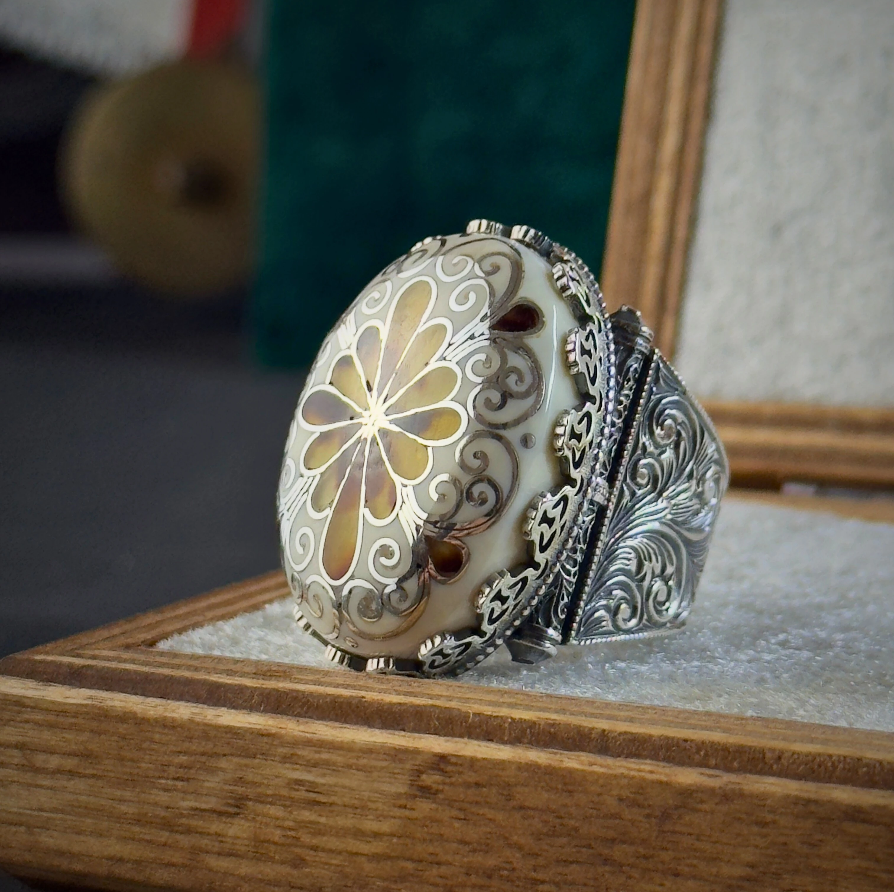 Zarafetin ve Ustalığın Buluştuğu: Bağa Kakma Telkari Gümüş Yüzük