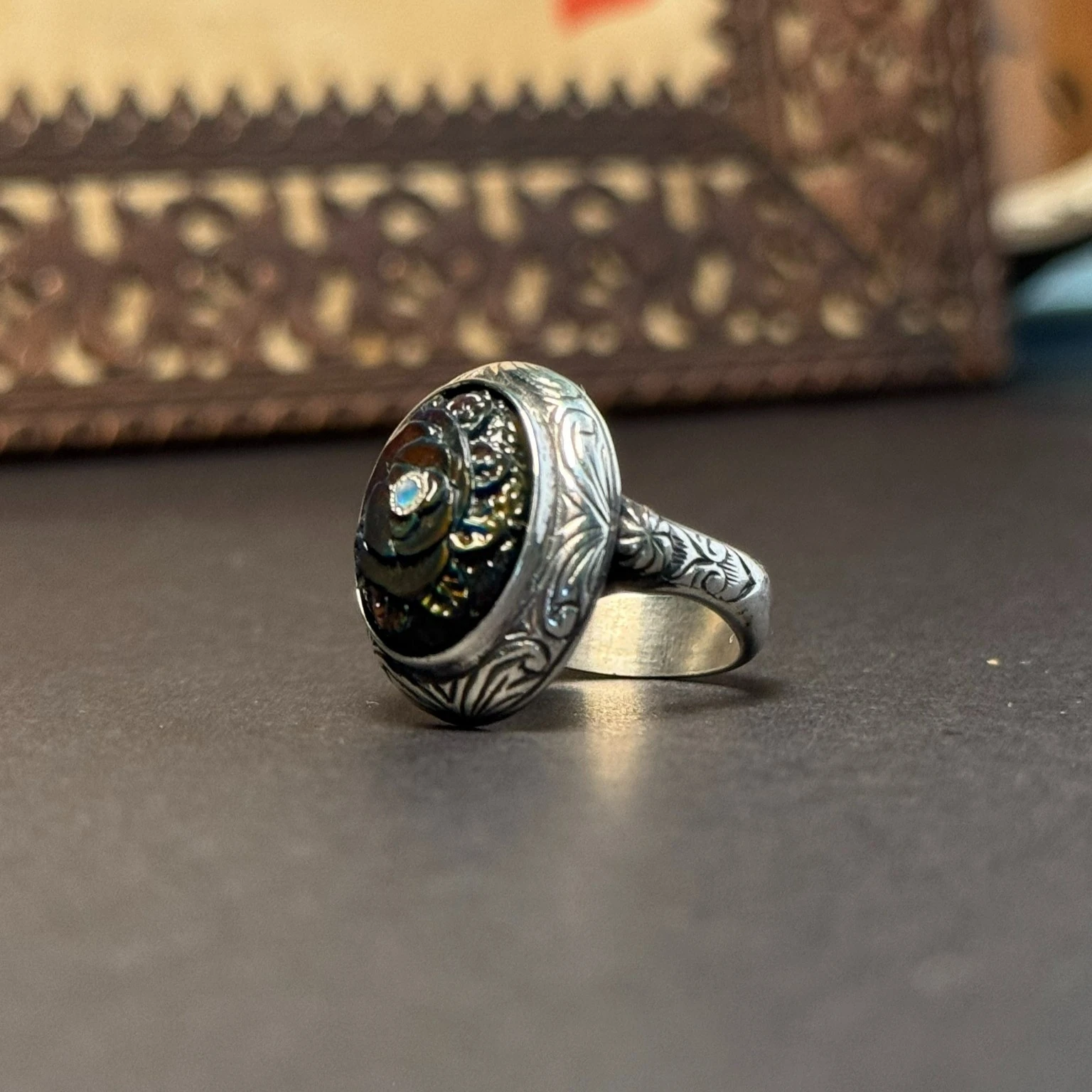 Oyma İşçilikli Siyah Opal Taşlı 925 Ayar Gümüş Yüzük