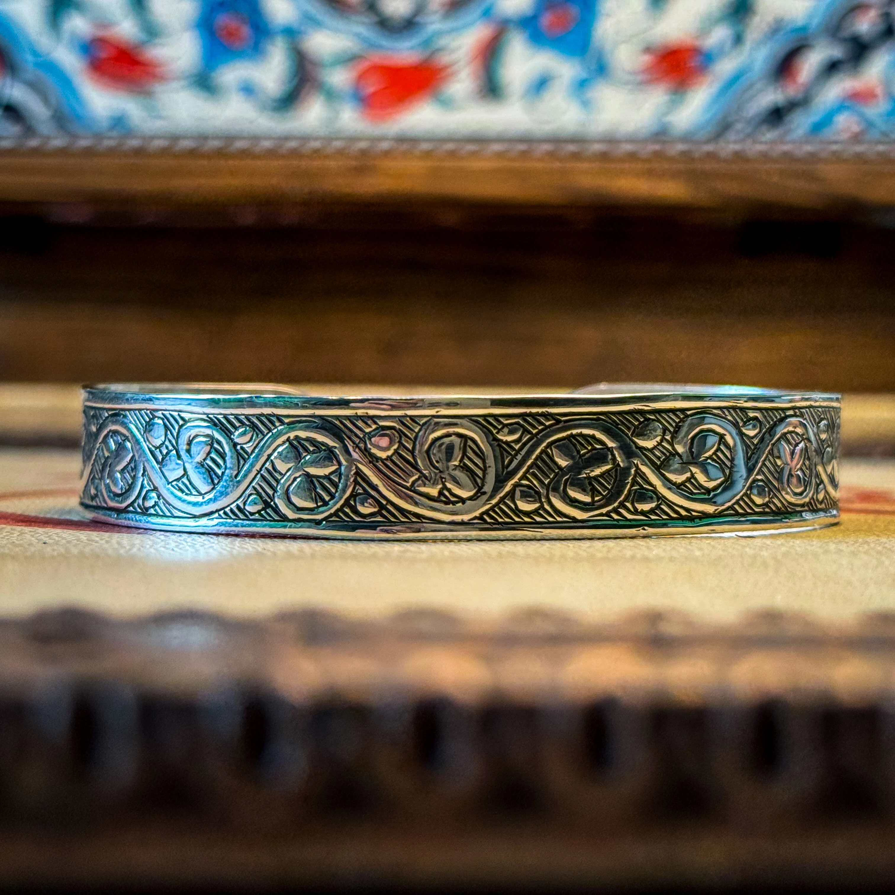 ''RÛMİ'' Kalem İşcilikli 925 Ayar Gümüş Bileklik