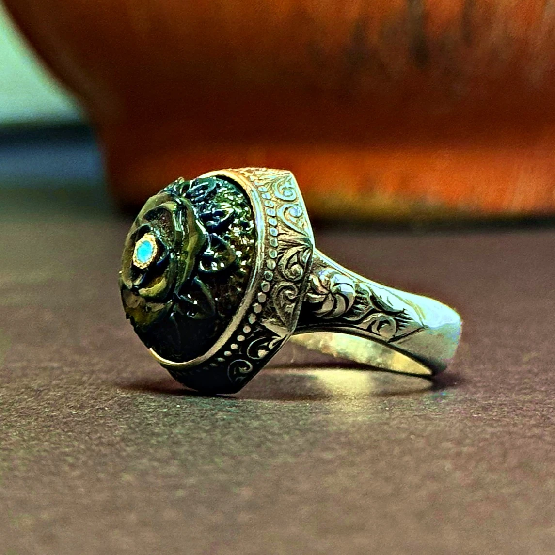 Oyma Nakkaş İşçilikli Siyah Opal Taşlı 925 Ayar Gümüş Yüzük