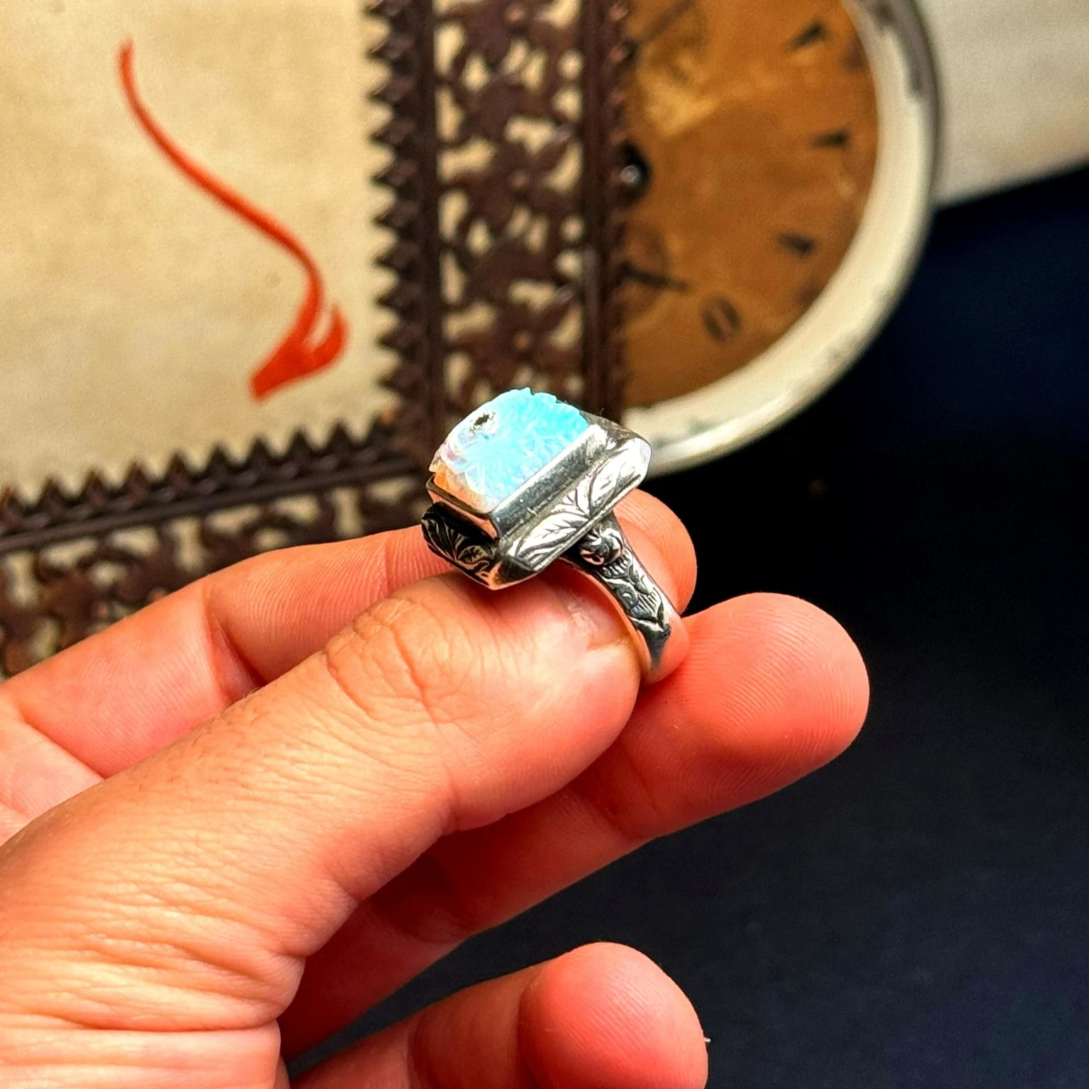 Kare Oyma İşçilikli Beyaz Opal Taşlı 925 Ayar Gümüş Yüzük