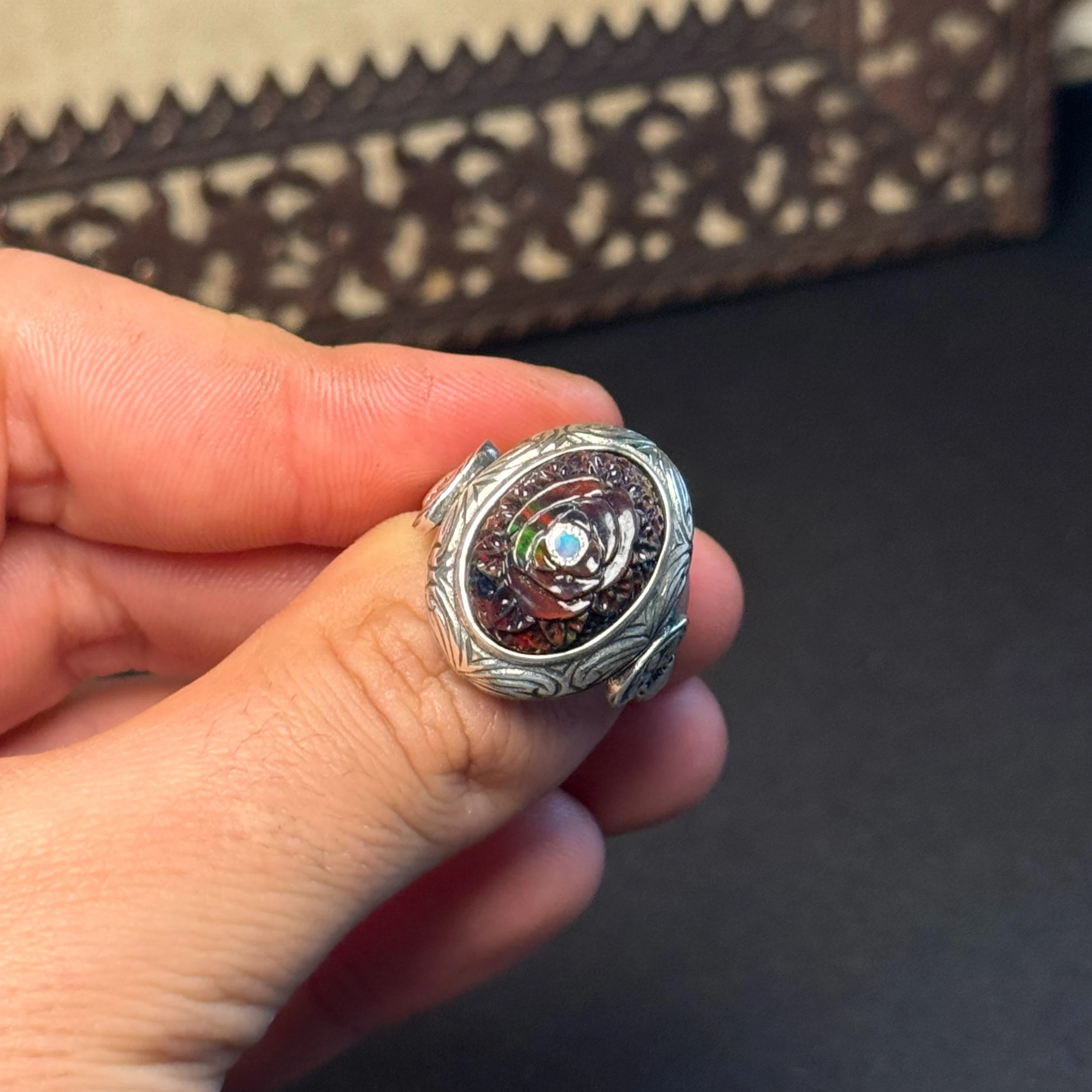 Oyma İşçilikli Siyah Opal Taşlı 925 Ayar Gümüş Yüzük