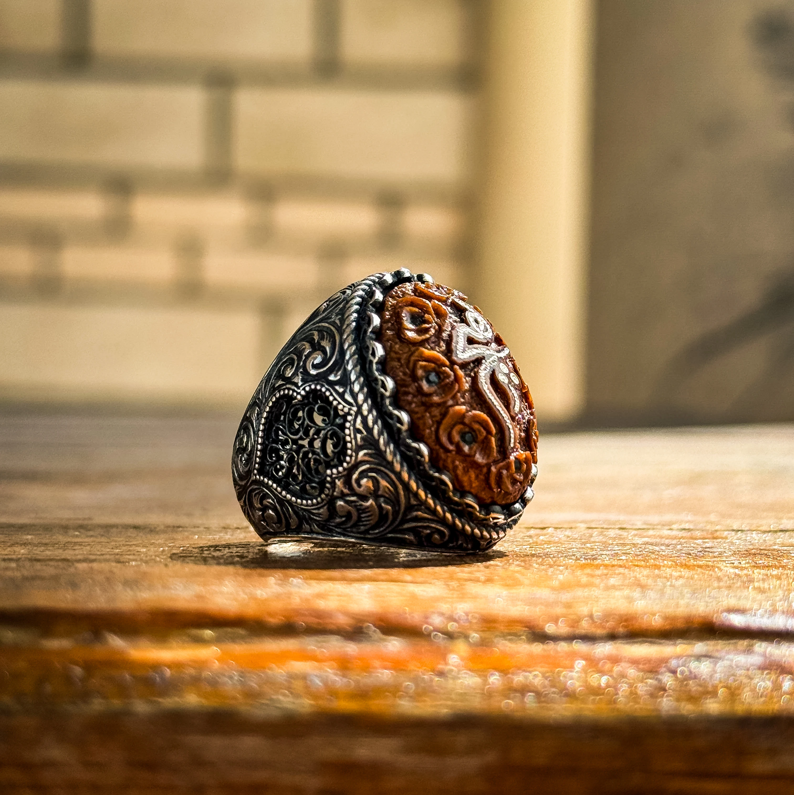 Kuka Taşı Oyma Gül Motifli Hiç Yazılı Telkari Gümüş Erkek Yüzük