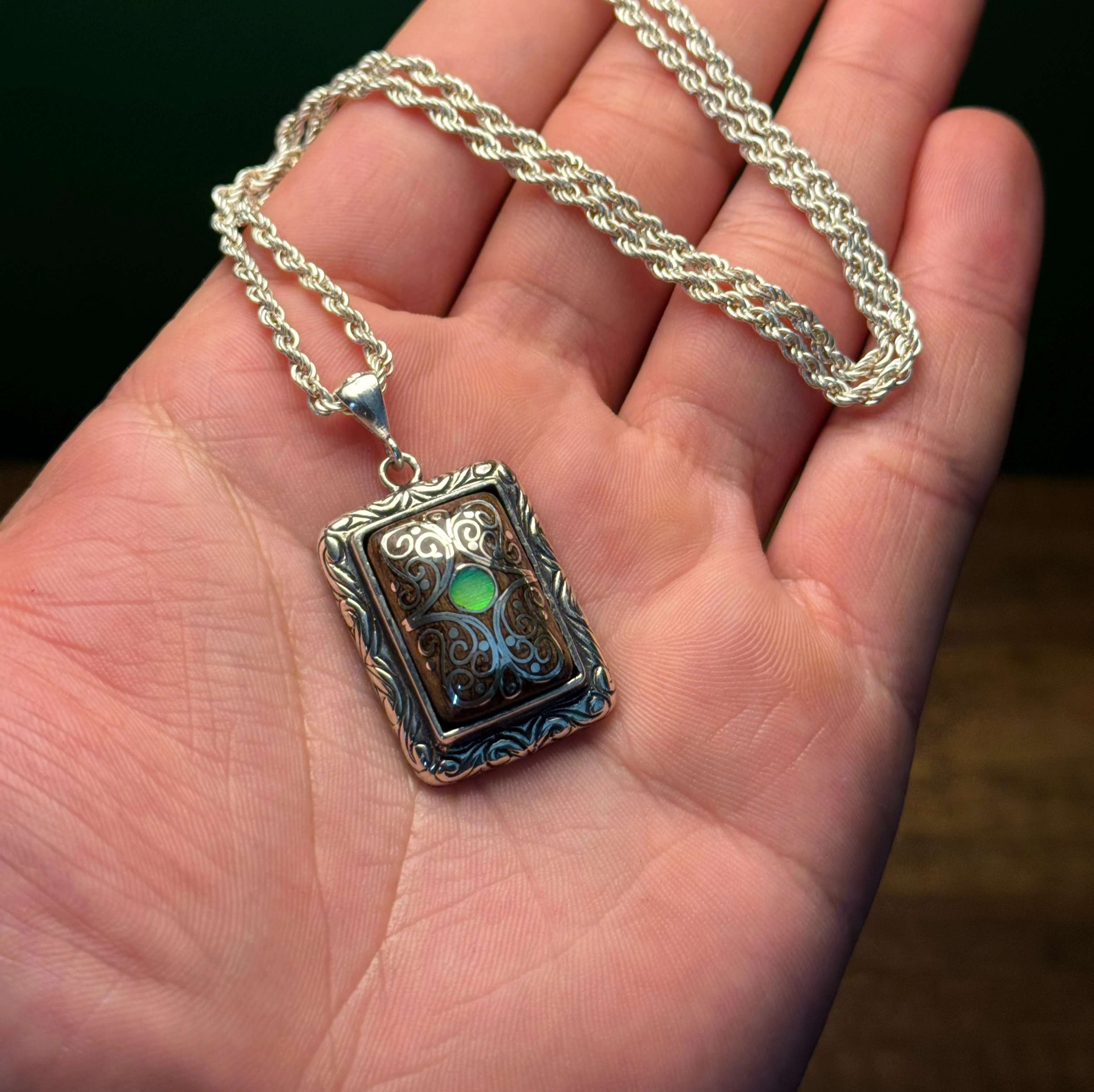 Ceviz Ağacı Üzeri 1000 Ayar Gümüş Telkari & Opal Kakmalı 925 Ayar Gümüş Kolyе