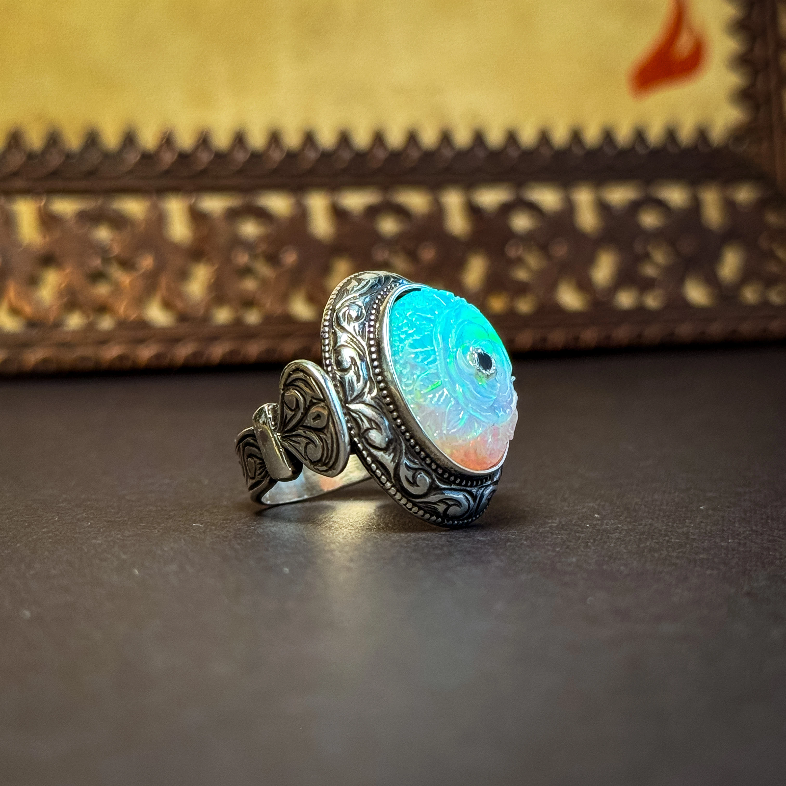 Nakkaş Oyma İşçilikli Opal Taşlı 925 Ayar Gümüş Yüzük