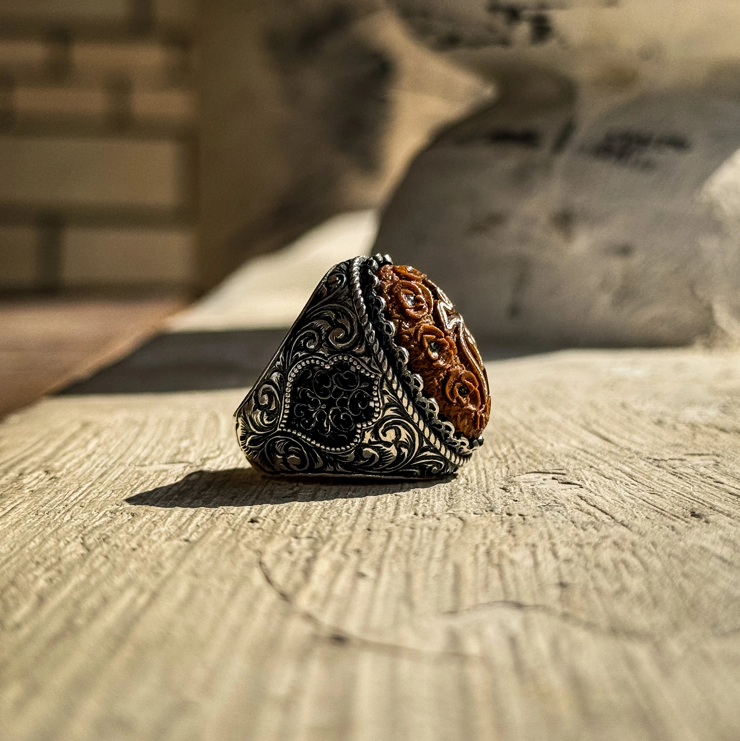 Kuka Taşı Oyma Gül Motifli Hiç Yazılı Telkari Gümüş Erkek Yüzük