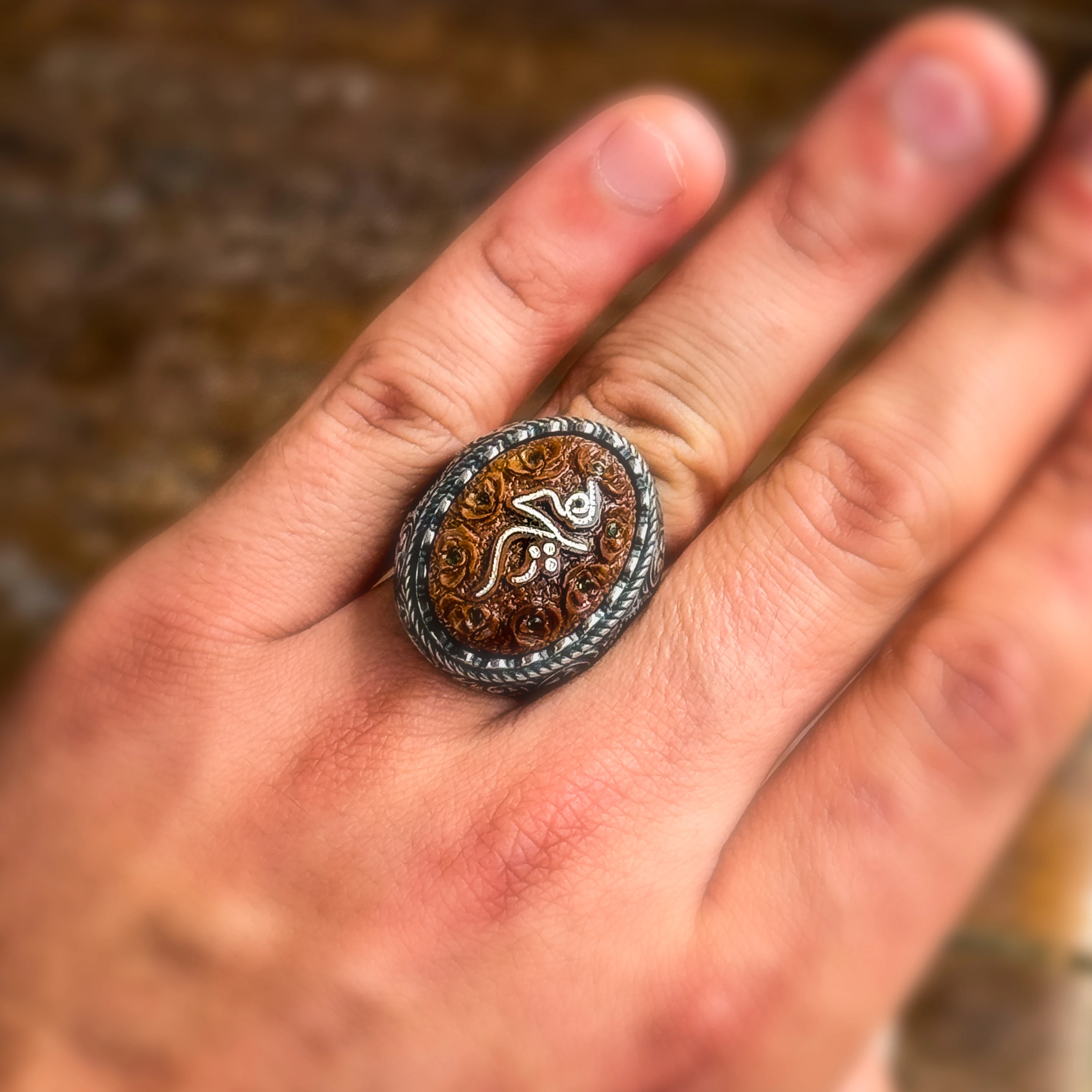 Kuka Taşı Oyma Gül Motifli Hiç Yazılı Telkari Gümüş Erkek Yüzük