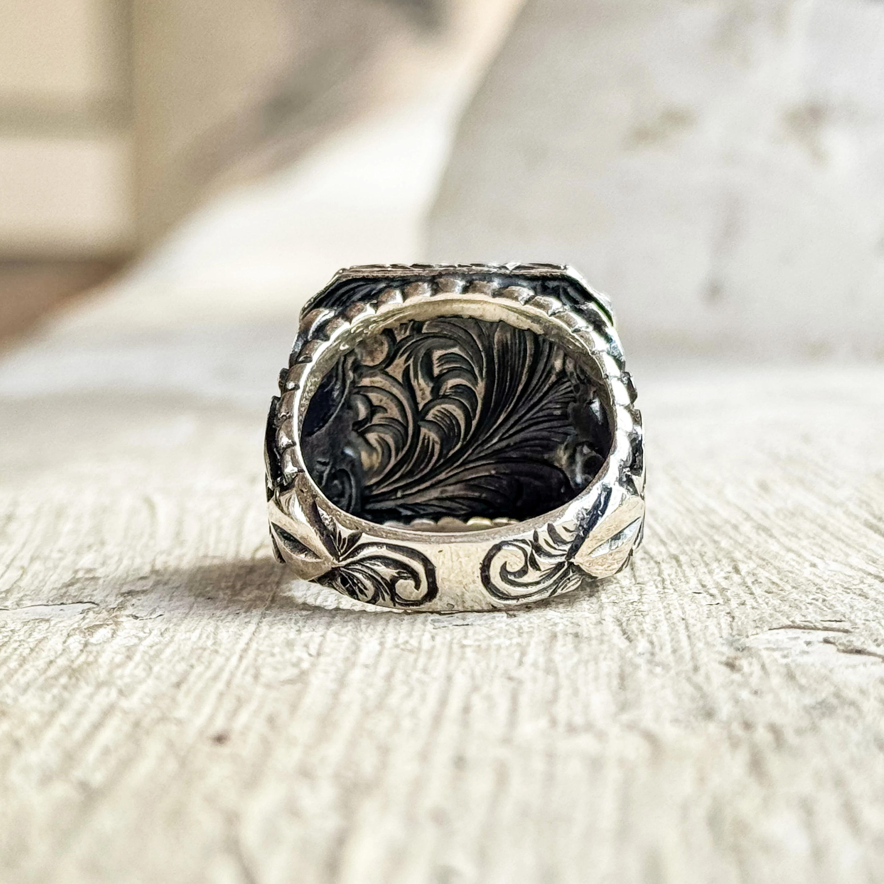 Oyma Nakkaş Taşlı 925 Kalem İşi Motifli Gümüş Yüzük