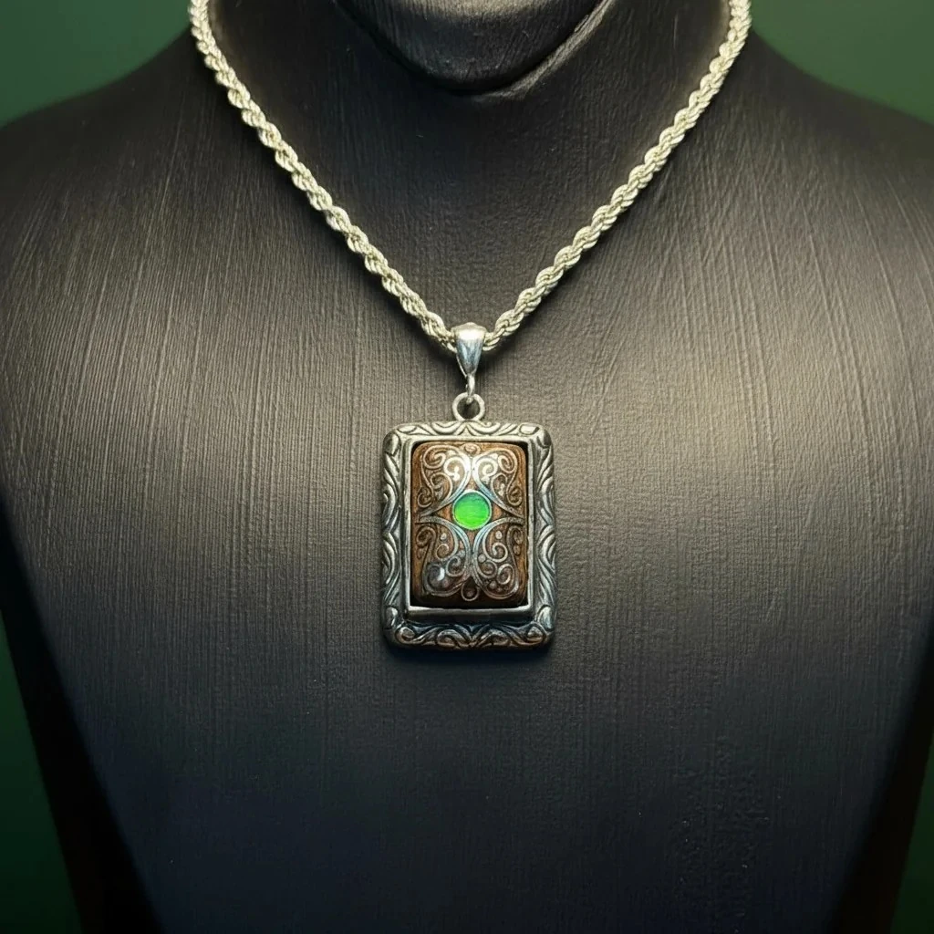 Ceviz Ağacı Üzeri 1000 Ayar Gümüş Telkari & Opal Kakmalı 925 Ayar Gümüş Kolyе