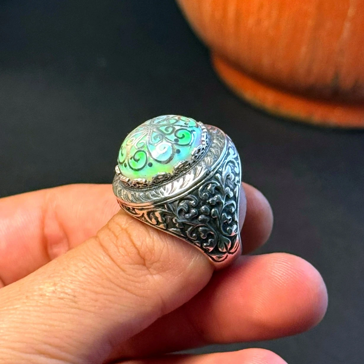 Beyaz Opal Telkari İşlemeli 925 Ayar Gümüş Yüzük