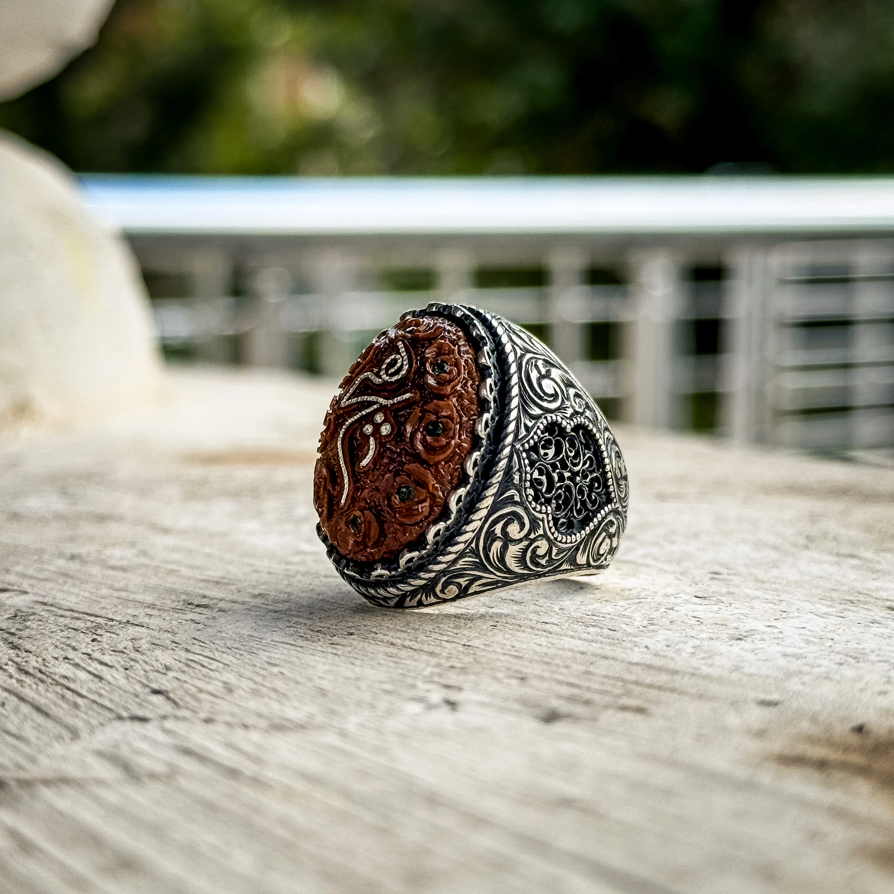 Kuka Taşı Oyma Gül Motifli Hiç Yazılı Telkari Gümüş Erkek Yüzük