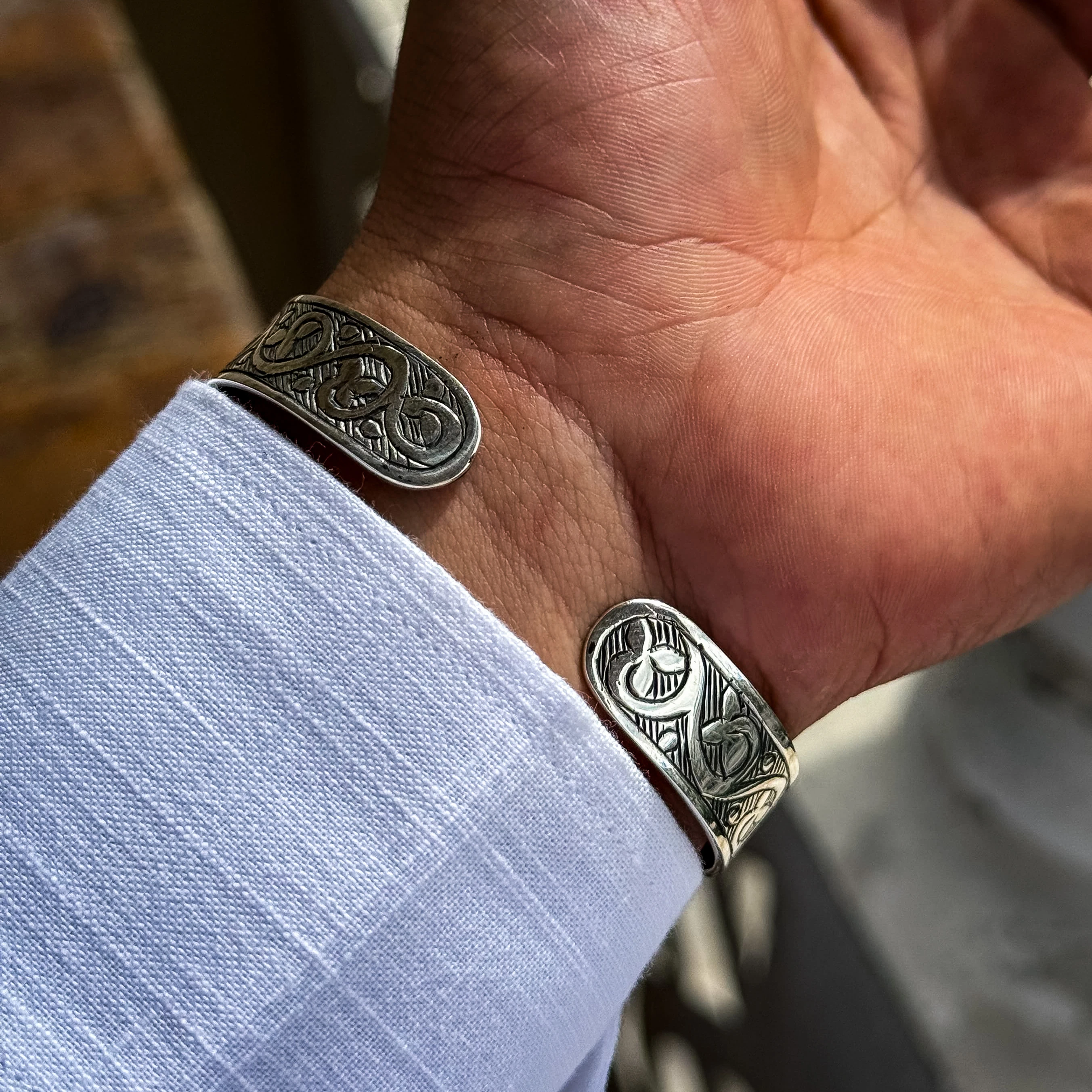 ''RÛMİ'' Kalem İşcilikli 925 Ayar Gümüş Bileklik