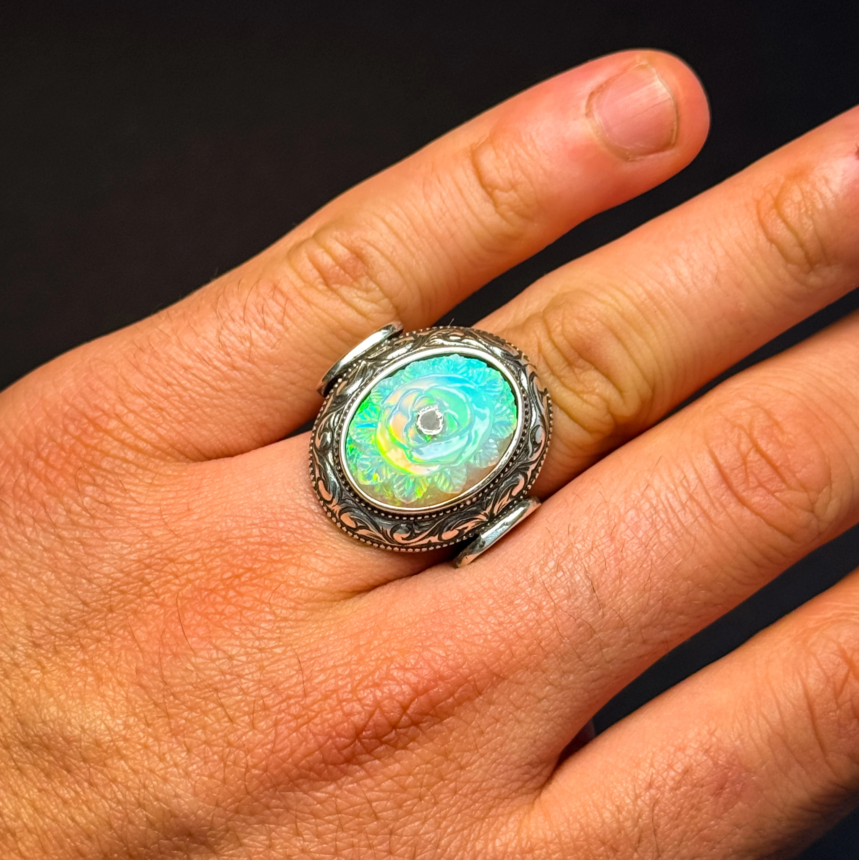 Nakkaş Oyma İşçilikli Opal Taşlı 925 Ayar Gümüş Yüzük