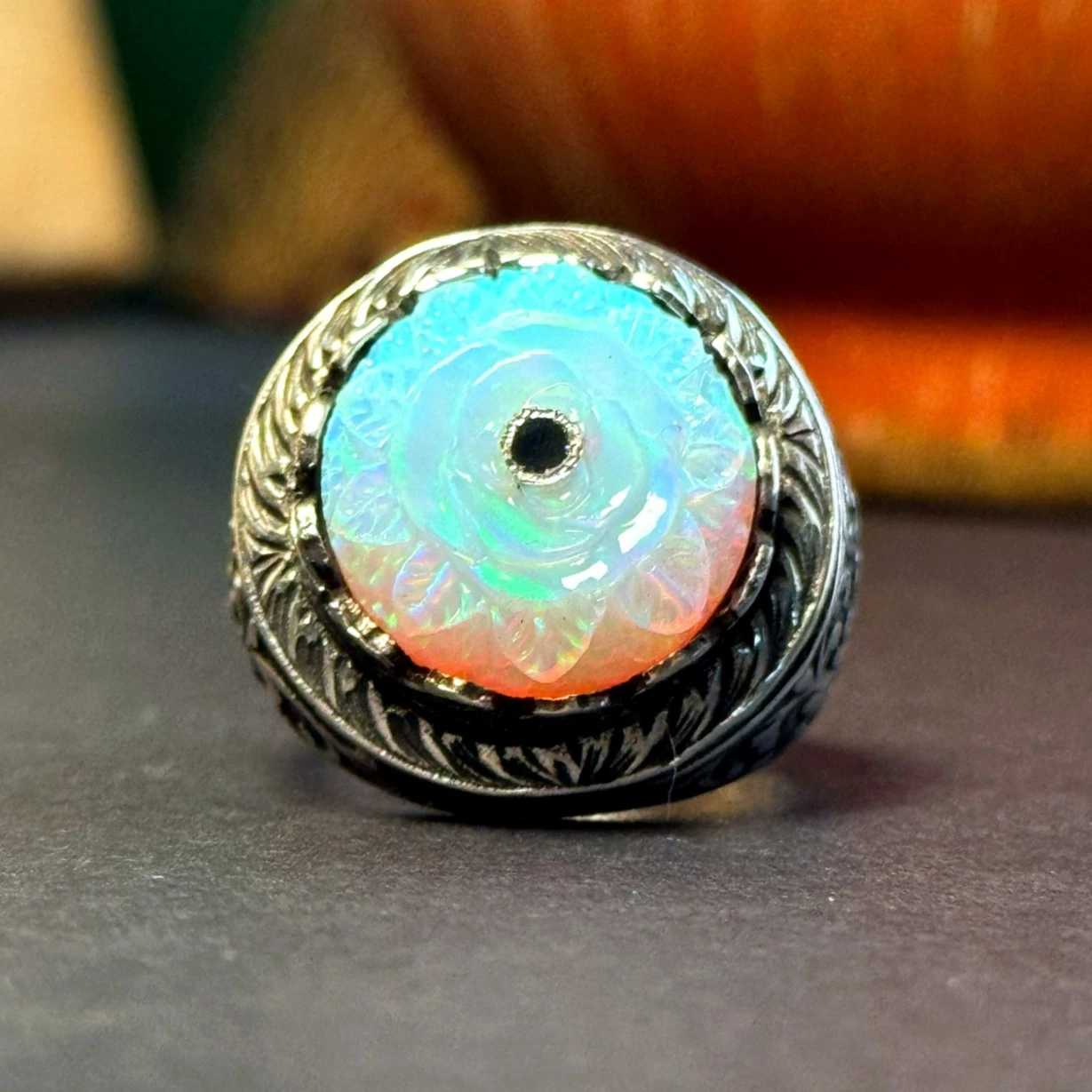 Beyaz Opal Oyma Nakkaş İşçiliği 925 Ayar Gümüş Yüzük