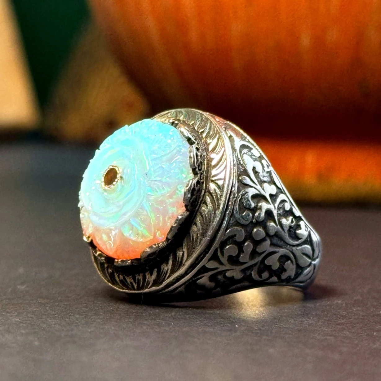 Beyaz Opal Oyma Nakkaş İşçiliği 925 Ayar Gümüş Yüzük
