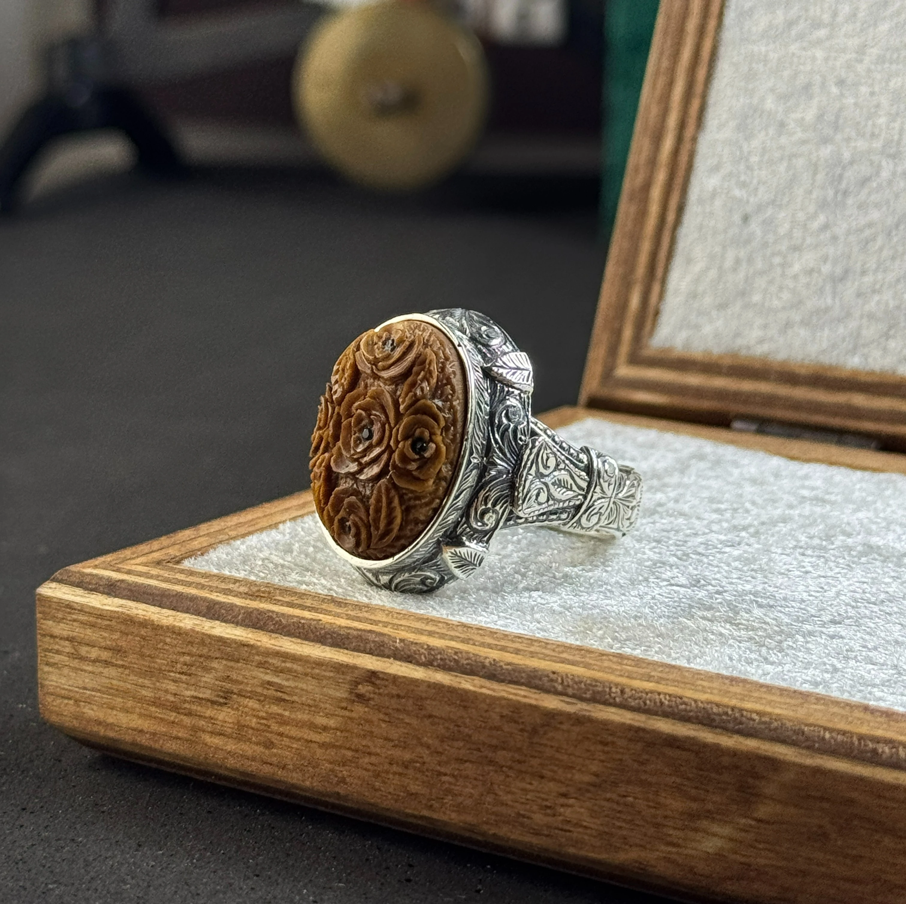 Nakkaş Oyma Sanatıyla Kuka - 925 Ayar Gümüş Yüzük 