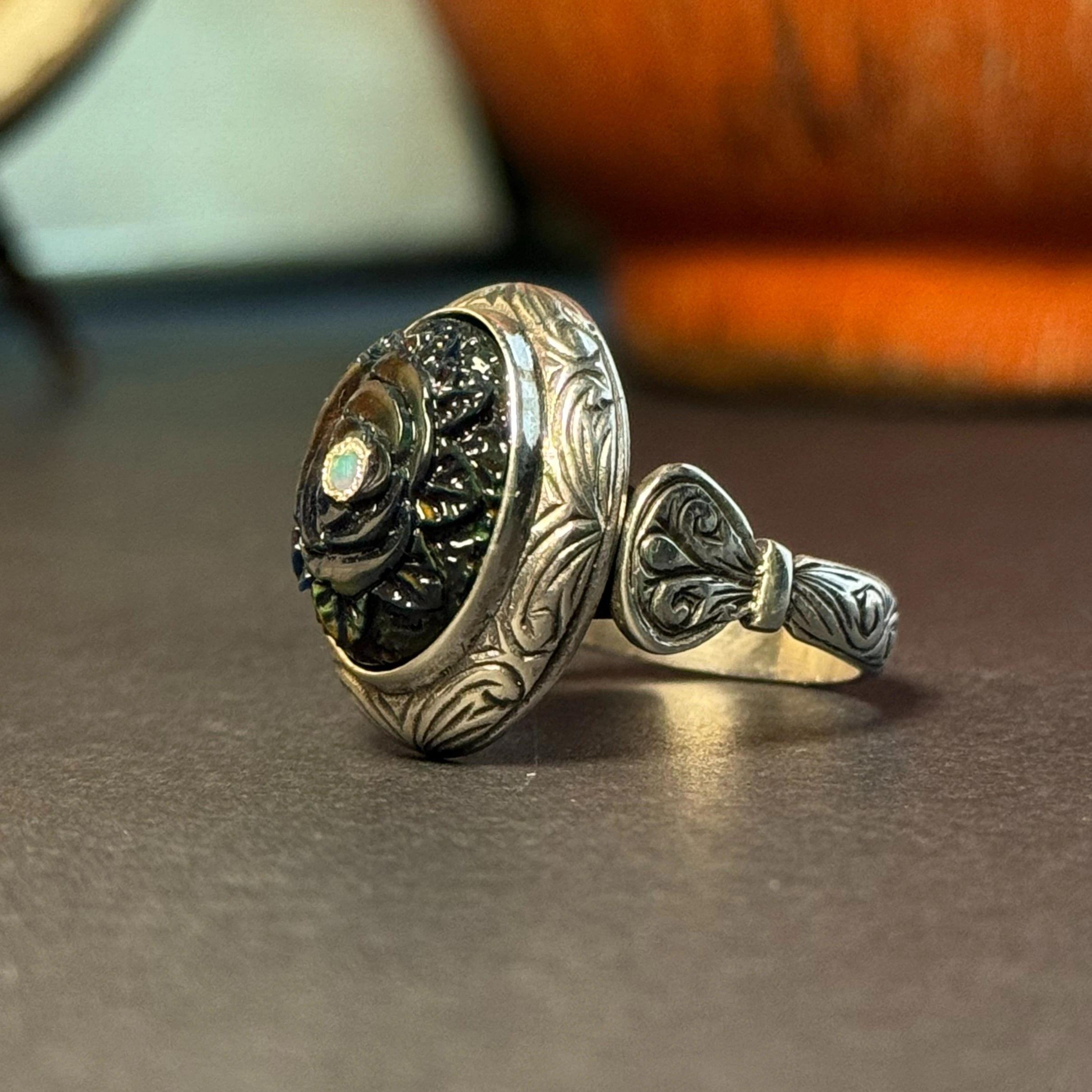 Oyma İşçilikli Siyah Opal Taşlı 925 Ayar Gümüş Yüzük