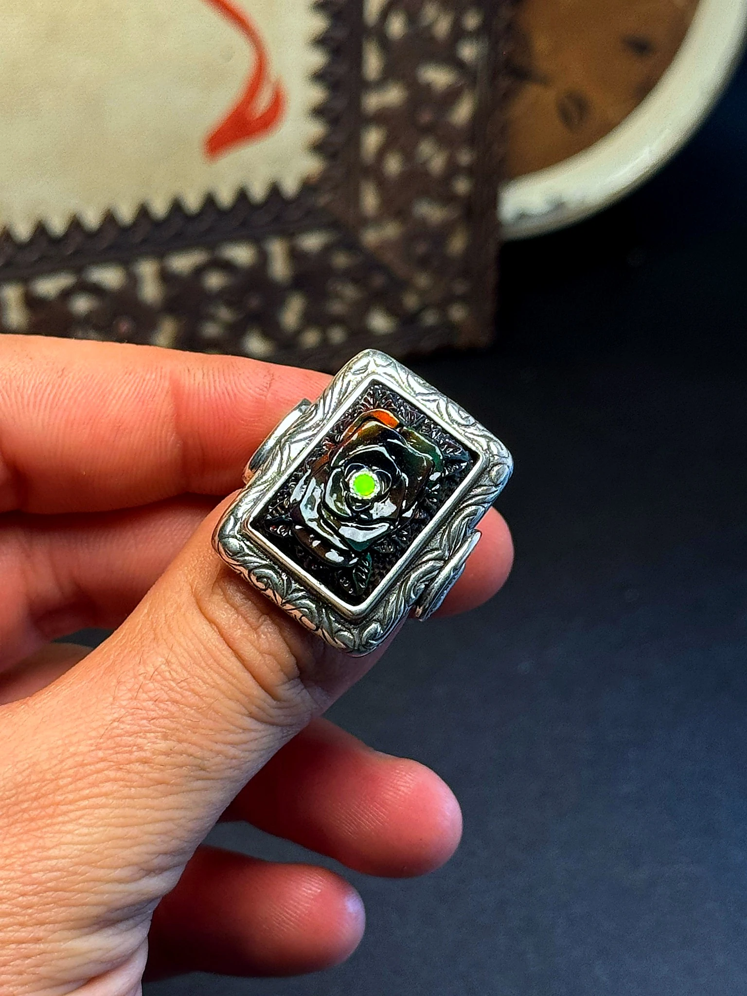 Oyma İşçilikli Siyah Opal Taşlı Dikdörtgen Model 925 Ayar Gümüş Yüzük