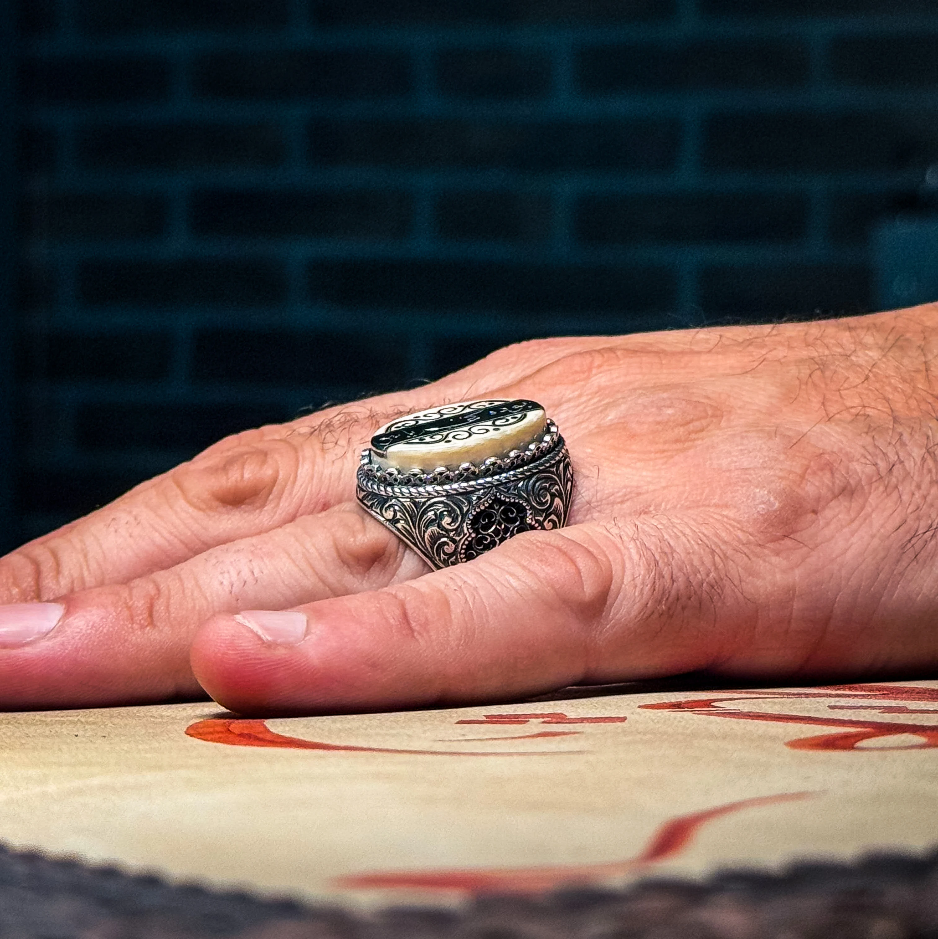 Bu Da Geçer Ya Hu Yazılı Kalem ve Telkari İşçilikli 925 Ayar Gümüş Yüzük