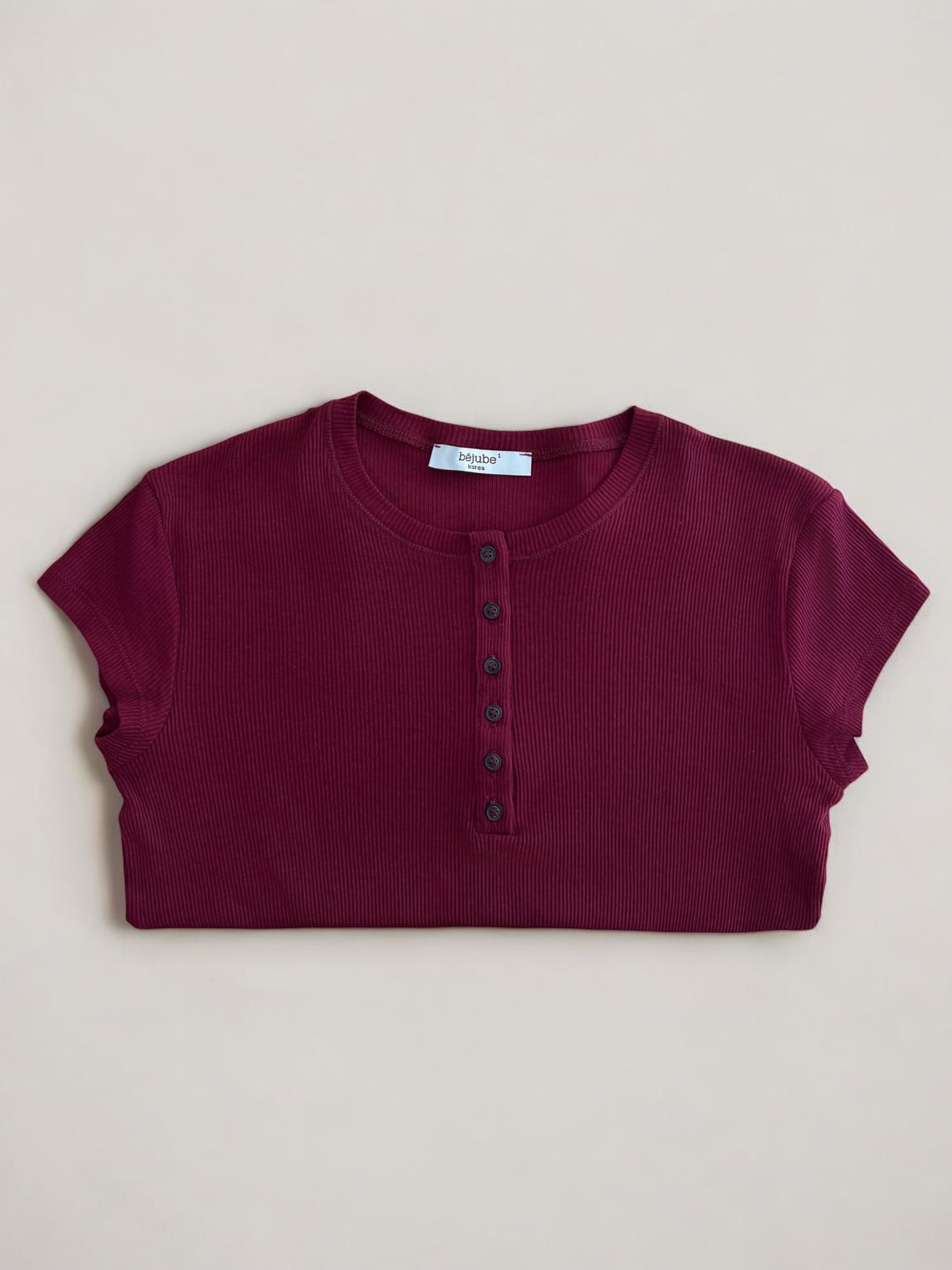 Düğme detaylı ribanalı t–shirt 