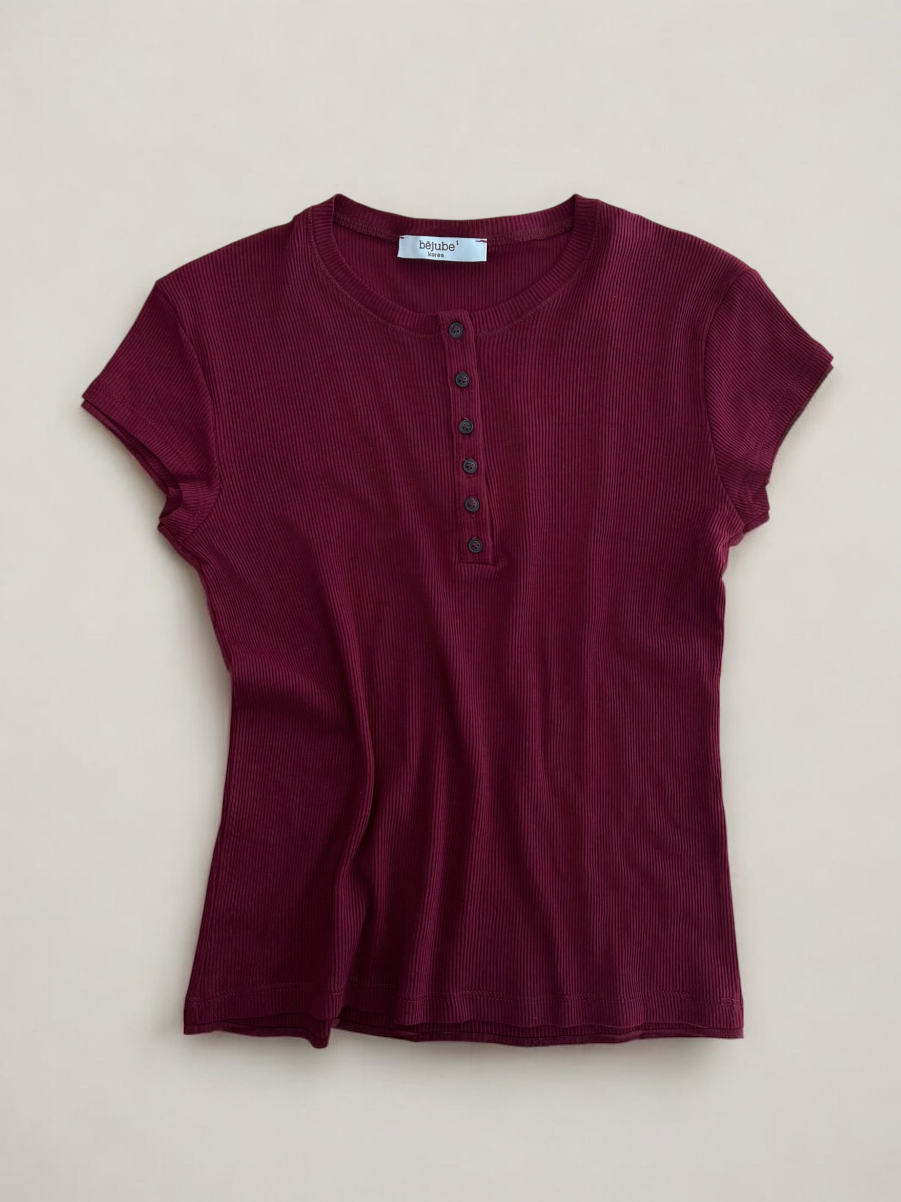 Düğme detaylı ribanalı t–shirt 