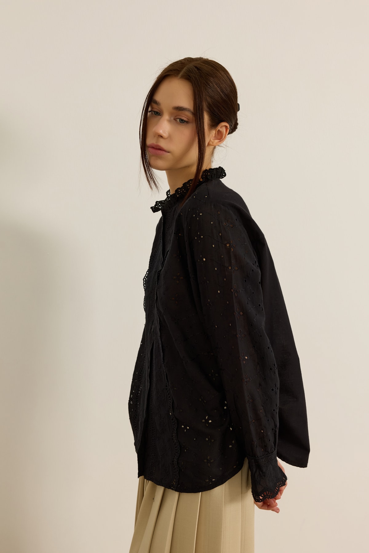 Floral detaylı güpür gömlek - obsidian