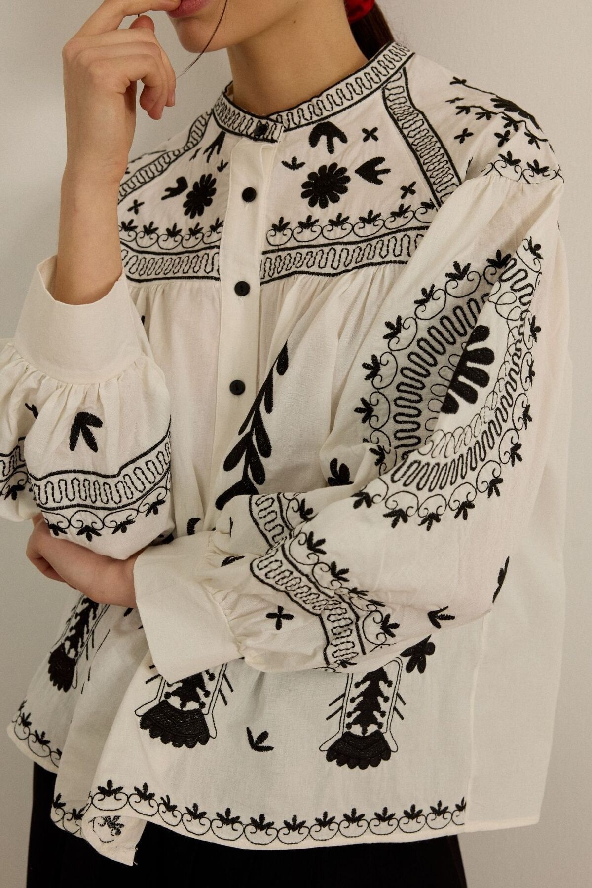 İşlemeli oversize gömlek