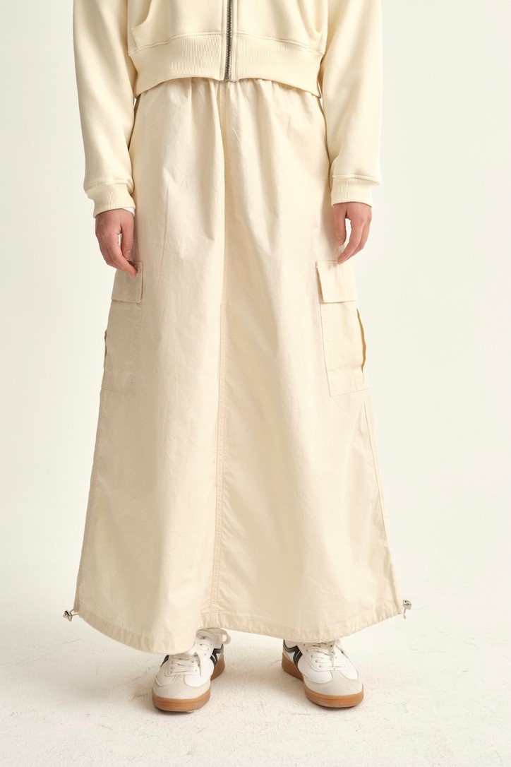 Parachute skirt with cargo pocket