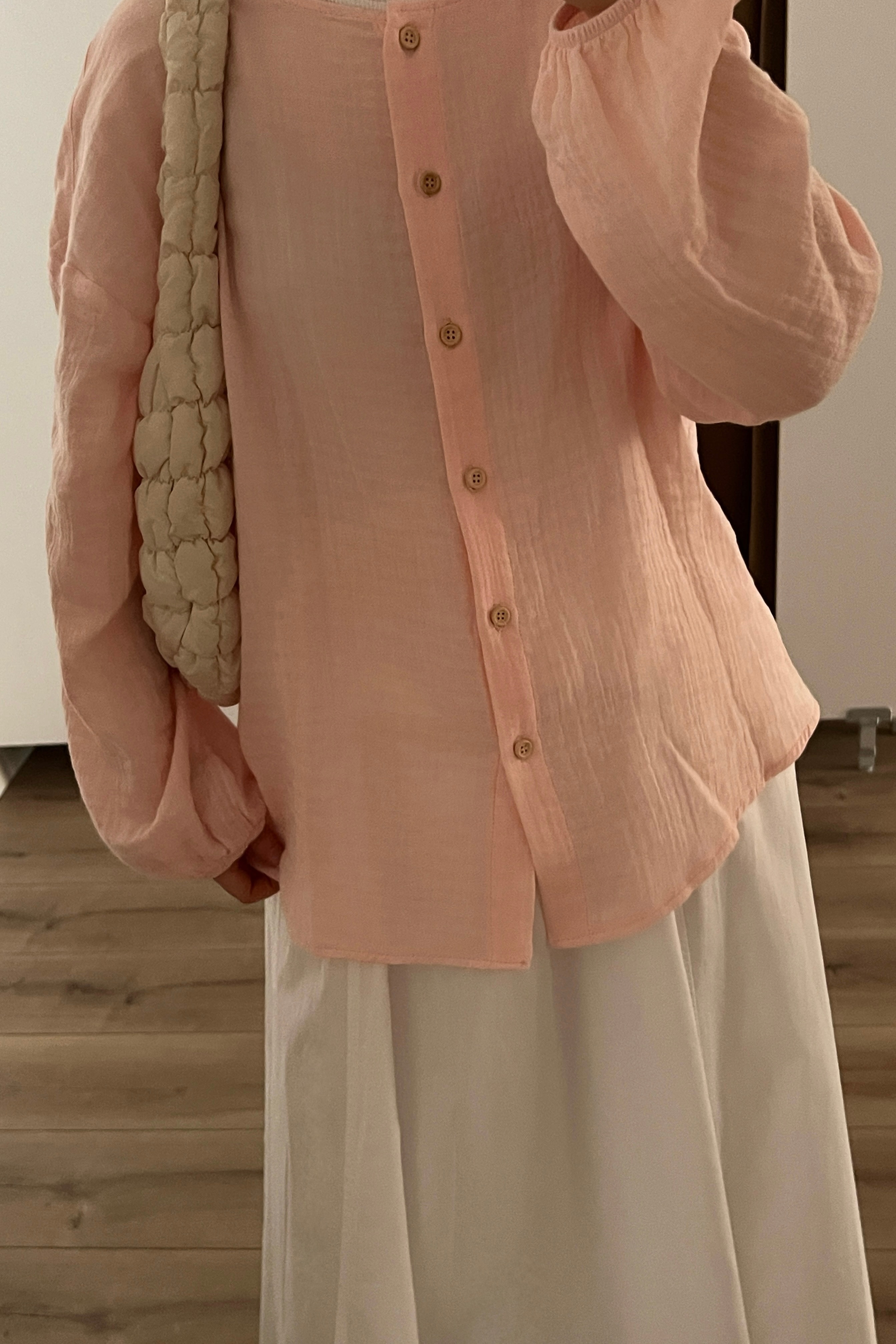 Ahşap düğmeli müslin gömlek  - pale pink