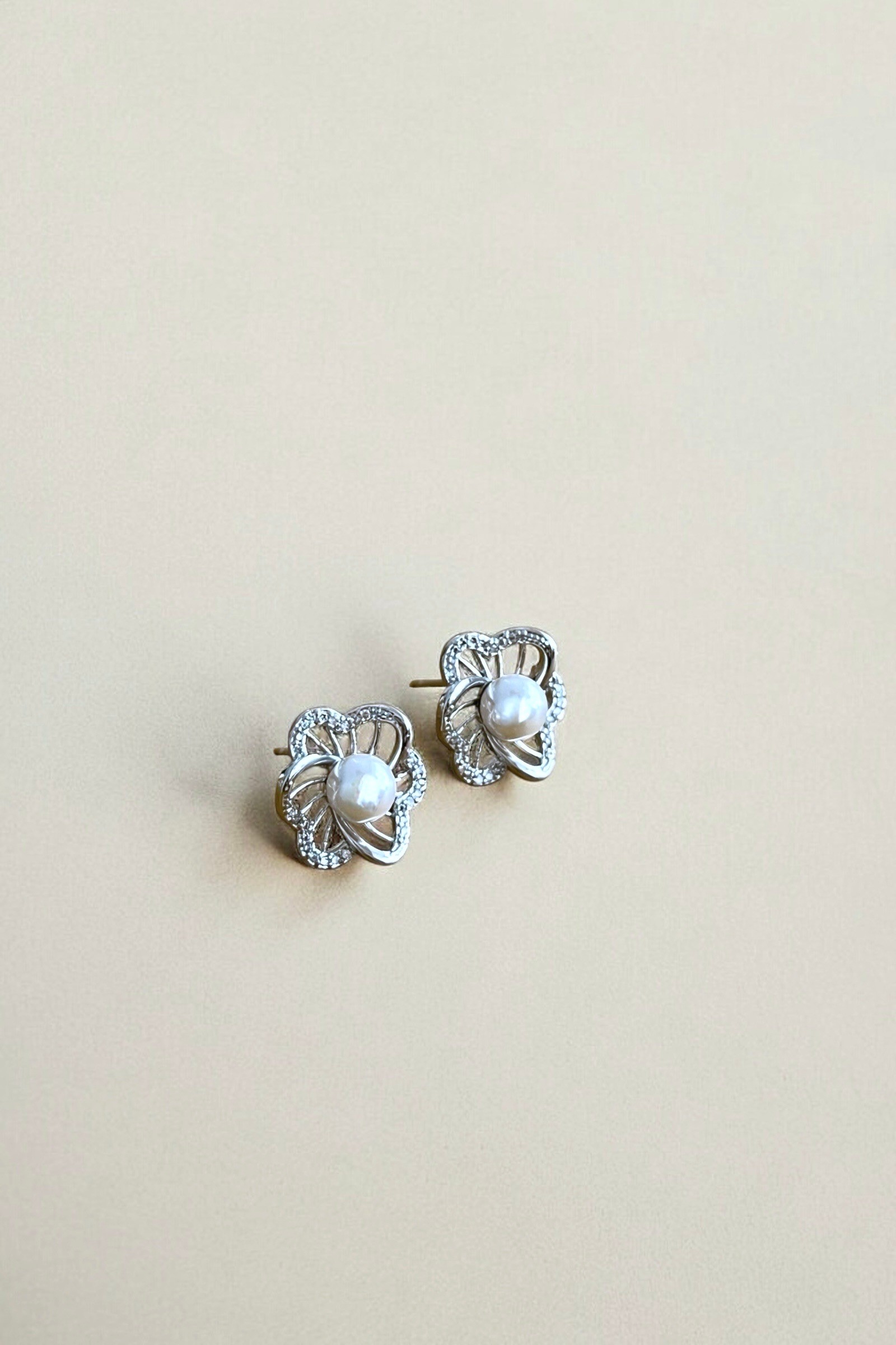 pearl flower küpe - silver