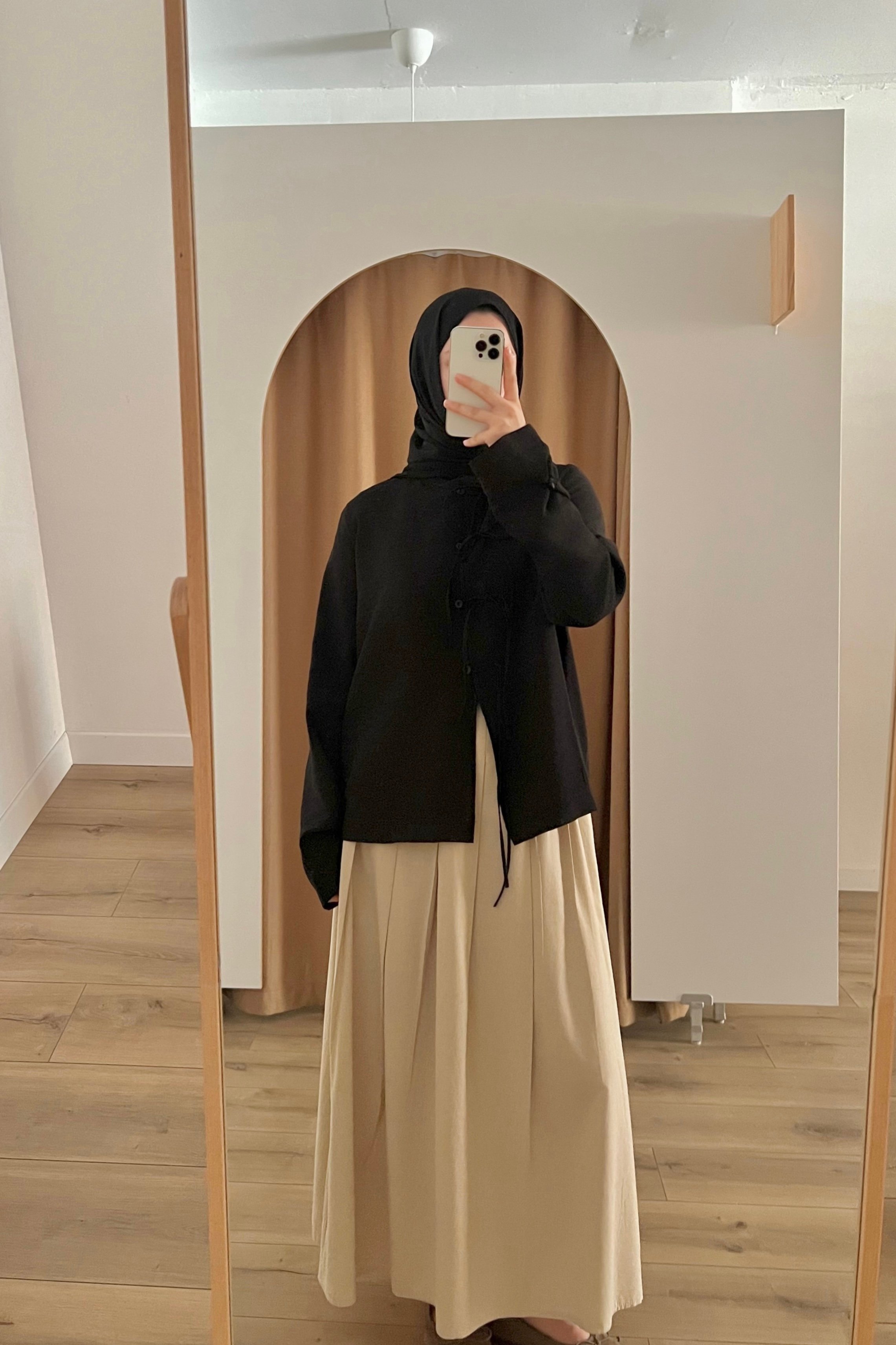 Bağcık Detaylı Dökümlü Gömlek  - black