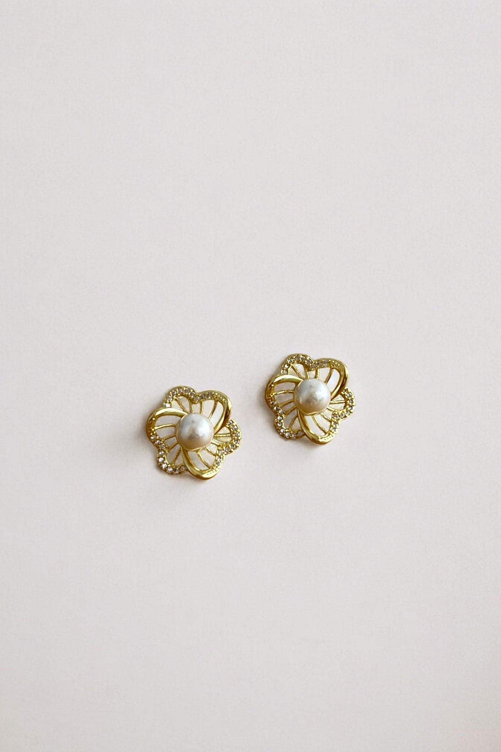 pearl flower küpe - gold