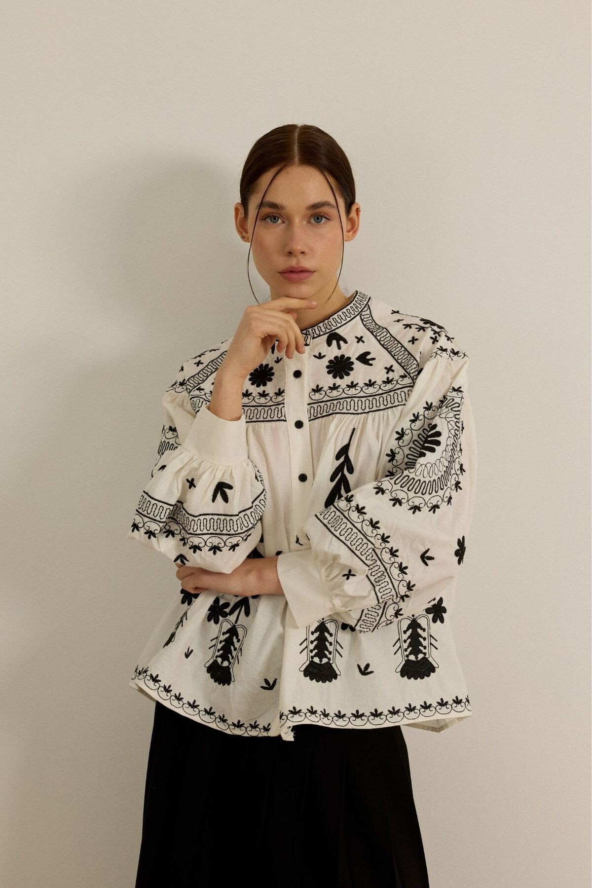 İşlemeli oversize gömlek