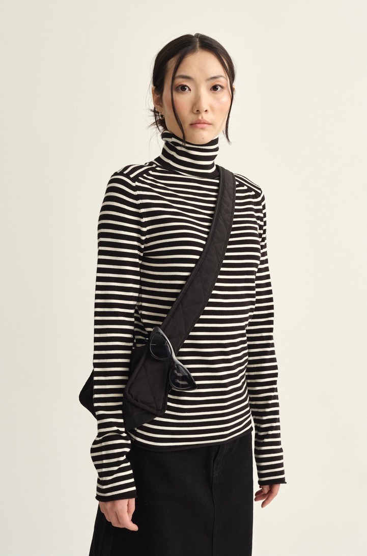 Turtleneck striped sweater - black