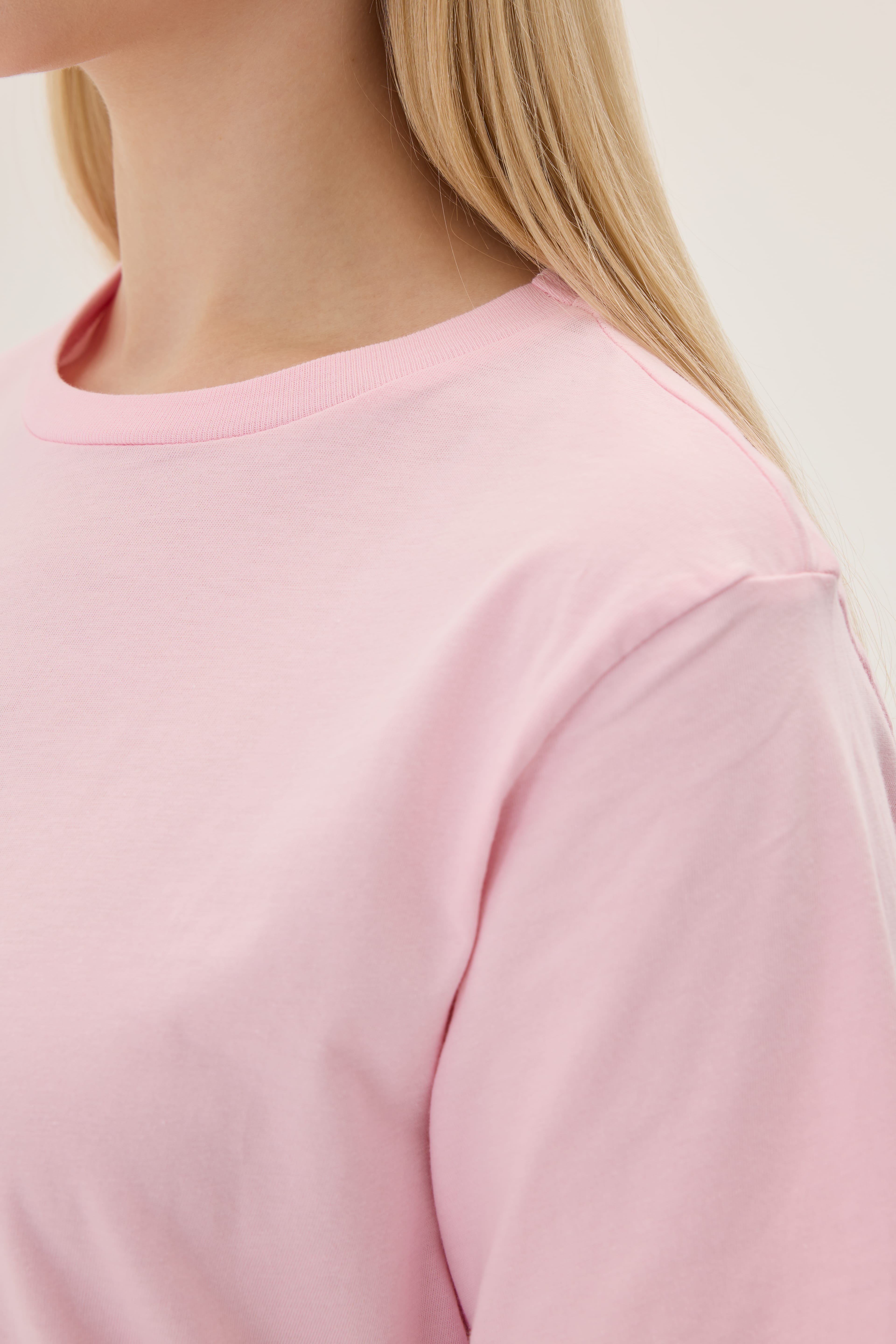 Basic Crew Neck T-shirt - cheery blossom