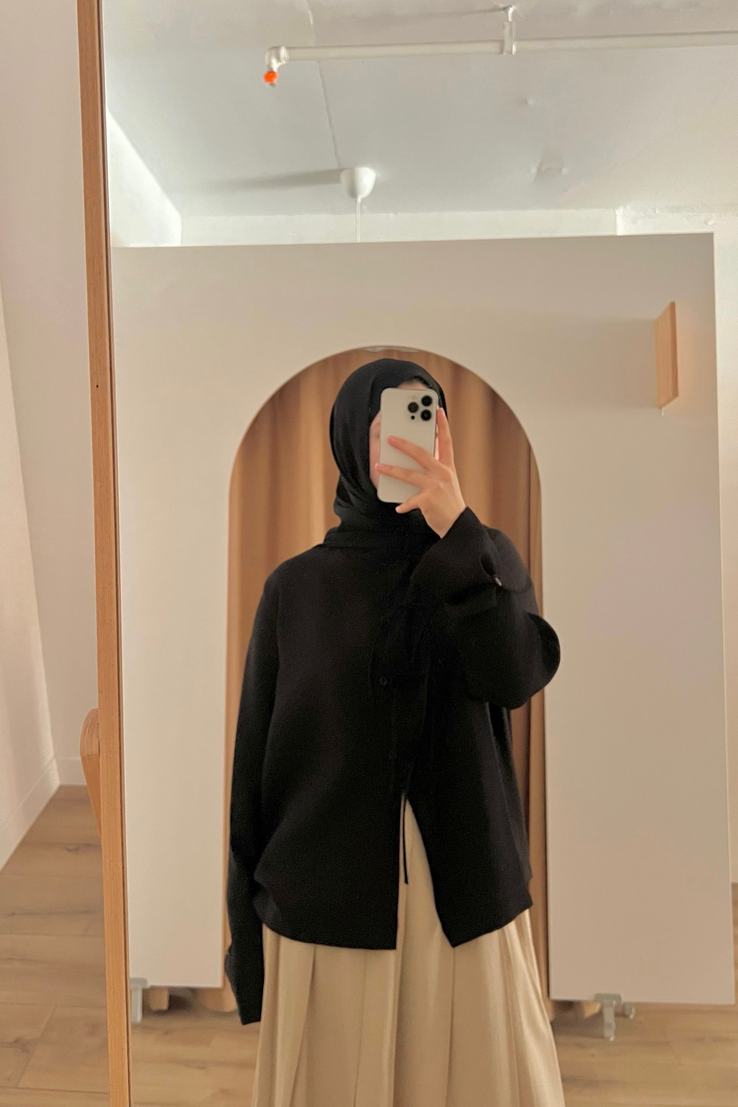 Bağcık Detaylı Dökümlü Gömlek  - black