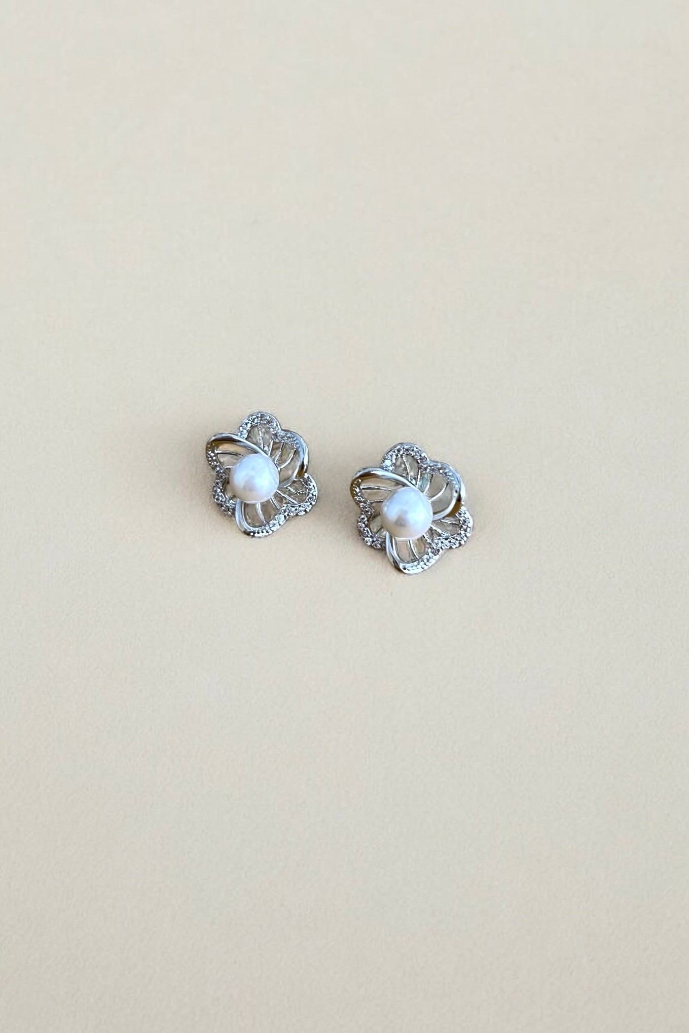 pearl flower küpe - silver
