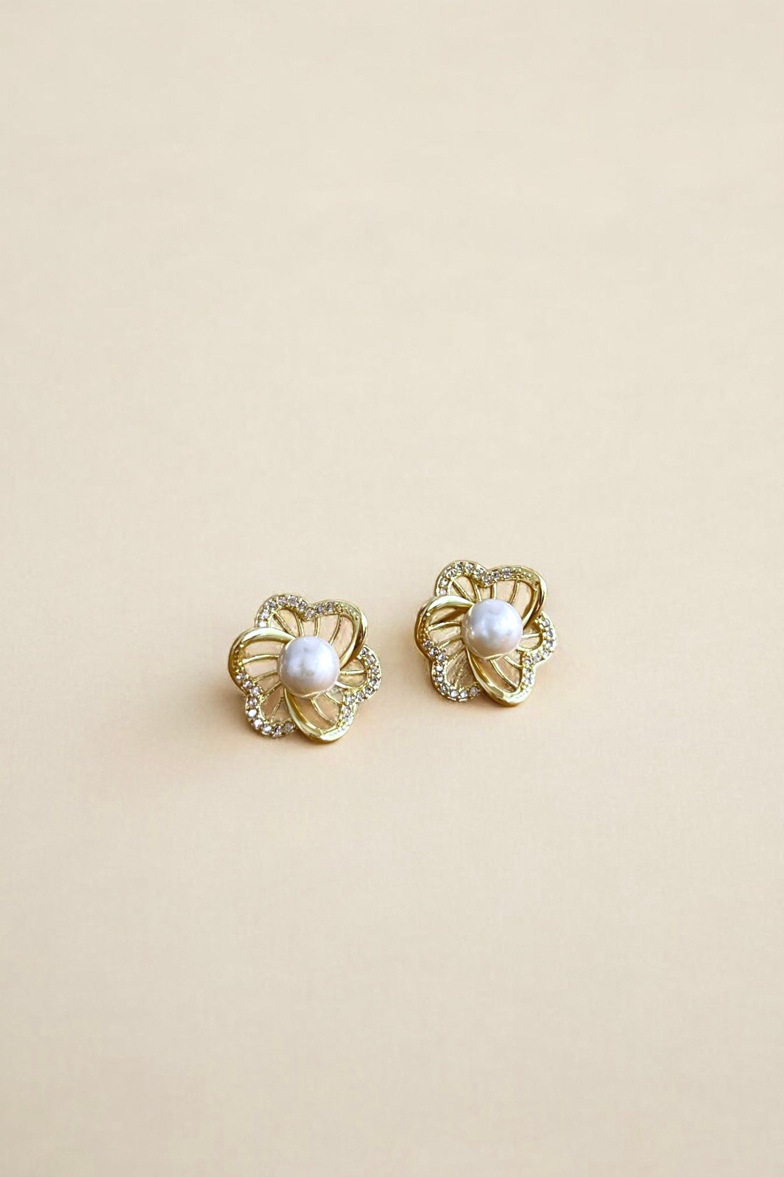 pearl flower küpe