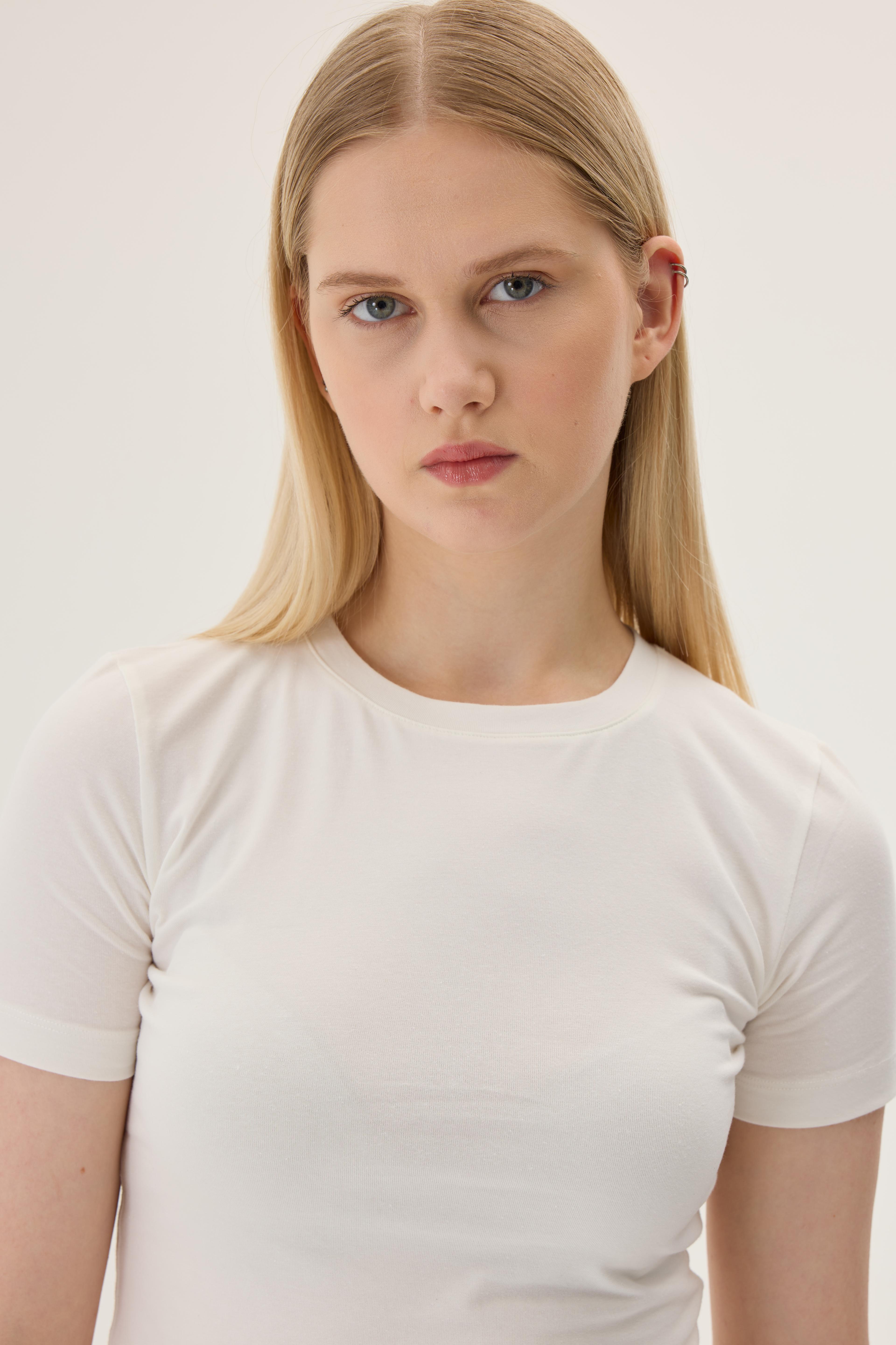 Dar Kesim Basic T-shirt - off white