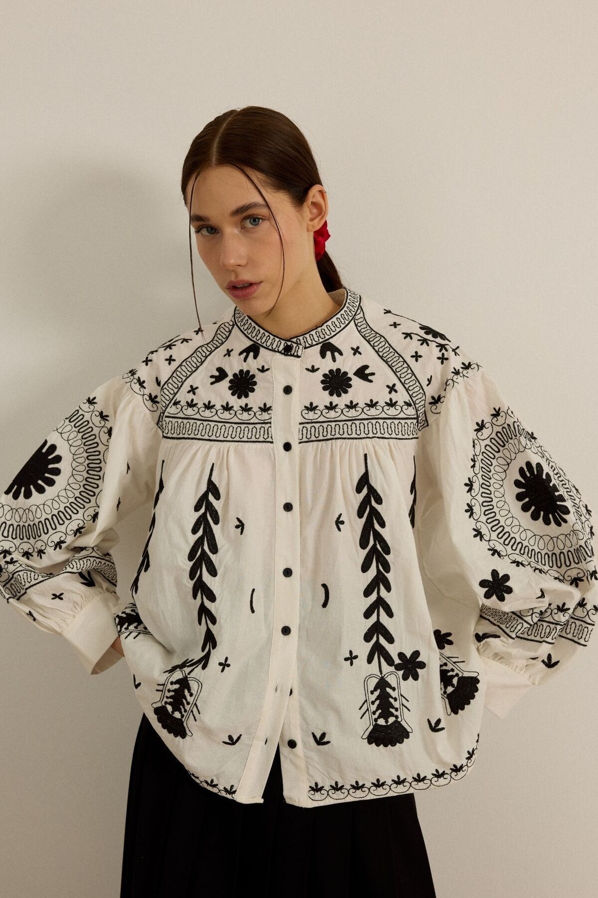 İşlemeli oversize gömlek