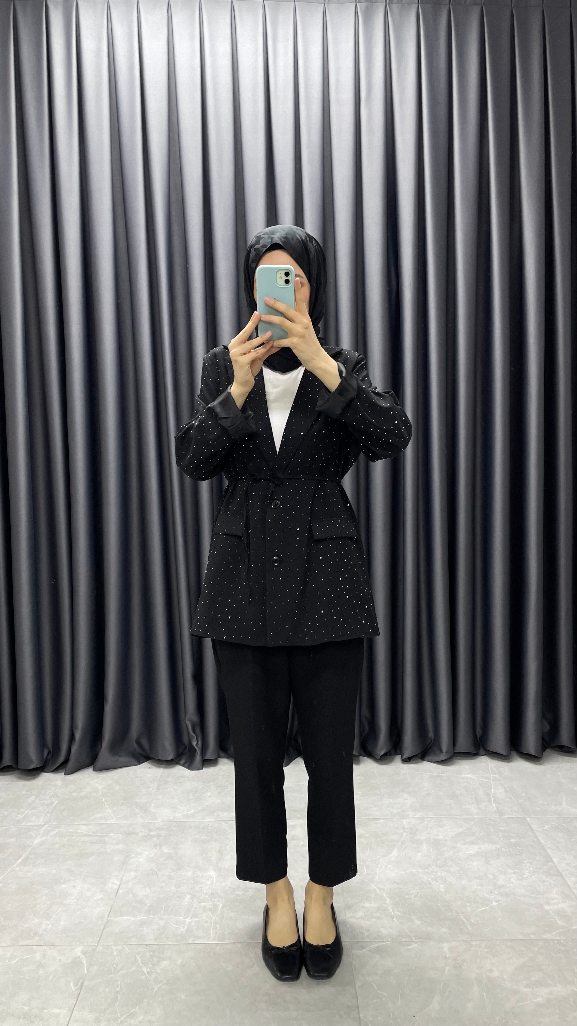Taş Detaylı Kemerli Blazer Ceket