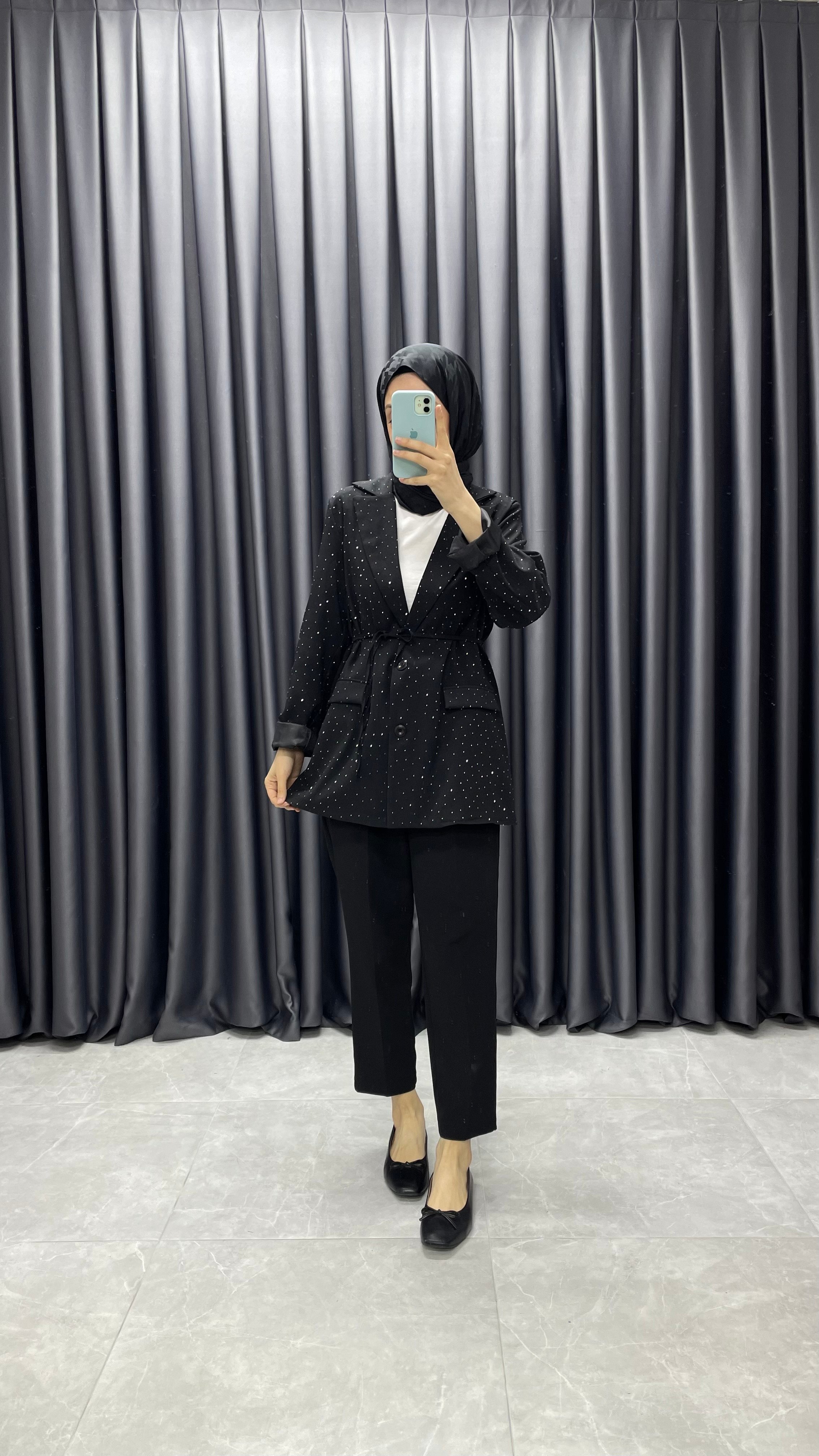 Taş Detaylı Kemerli Blazer Ceket