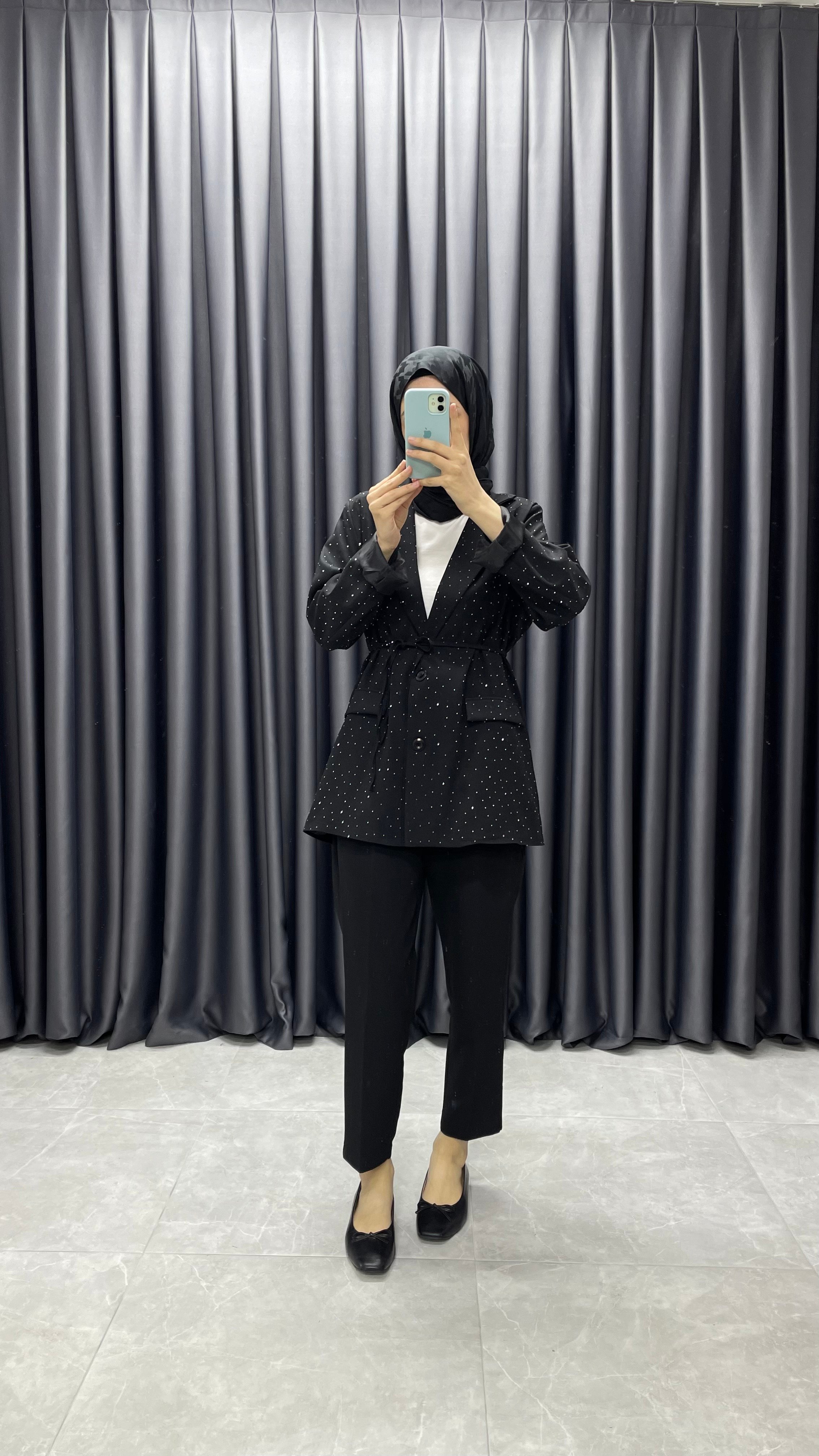 Taş Detaylı Kemerli Blazer Ceket