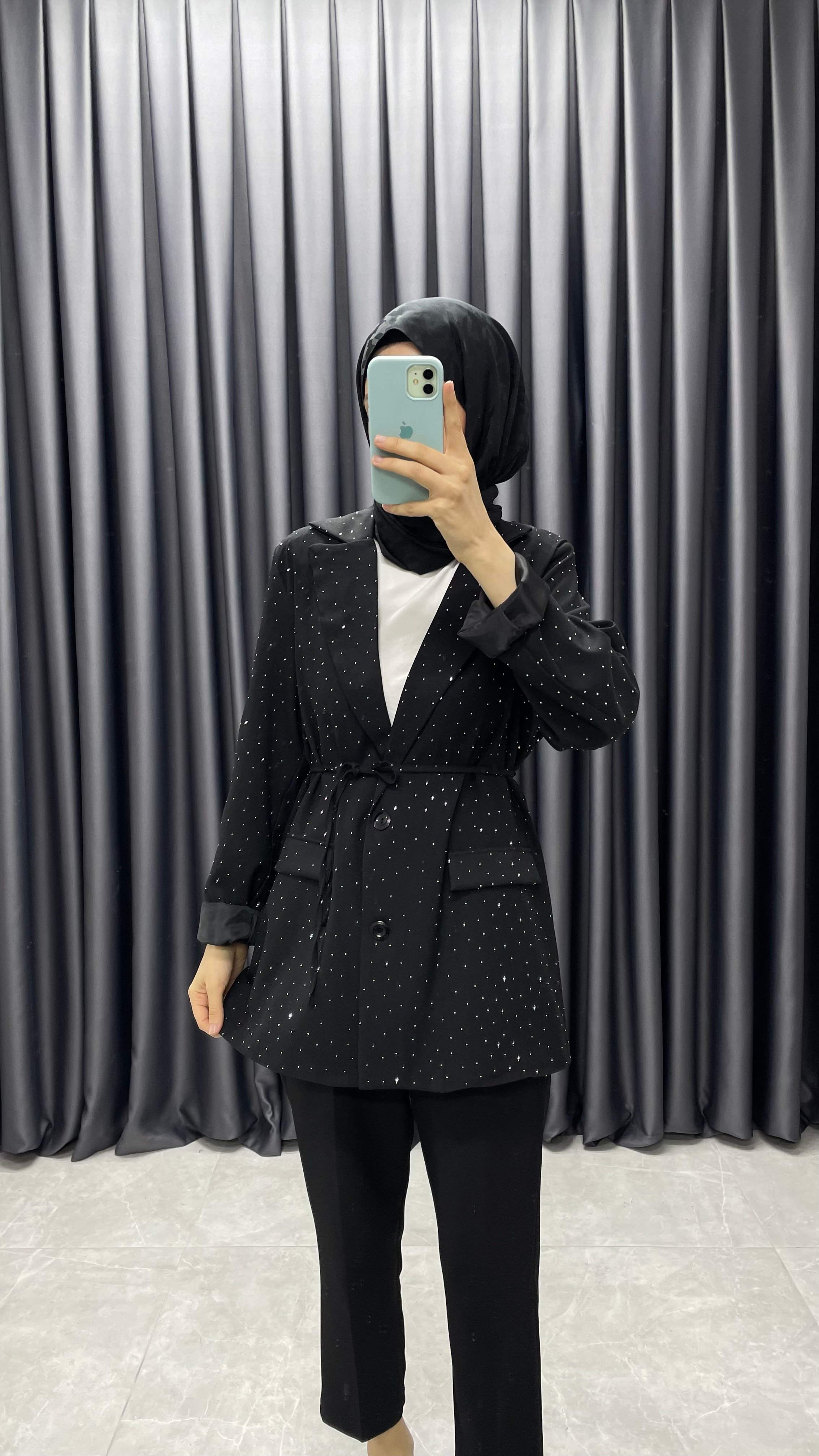 Taş Detaylı Kemerli Blazer Ceket